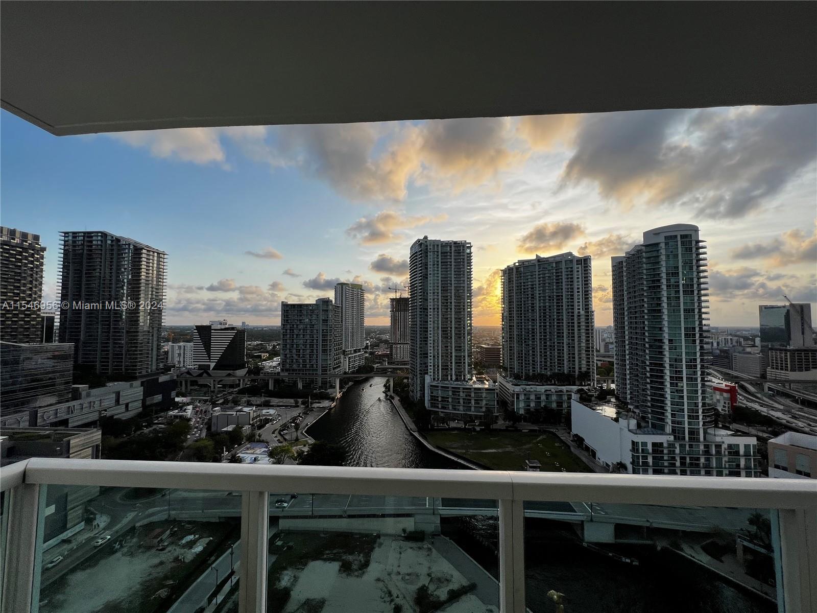 31 SE 5th St 2911, Miami, Florida 33131, 2 Bedrooms Bedrooms, ,2 BathroomsBathrooms,Residentiallease,For Rent,31 SE 5th St 2911,A11546956