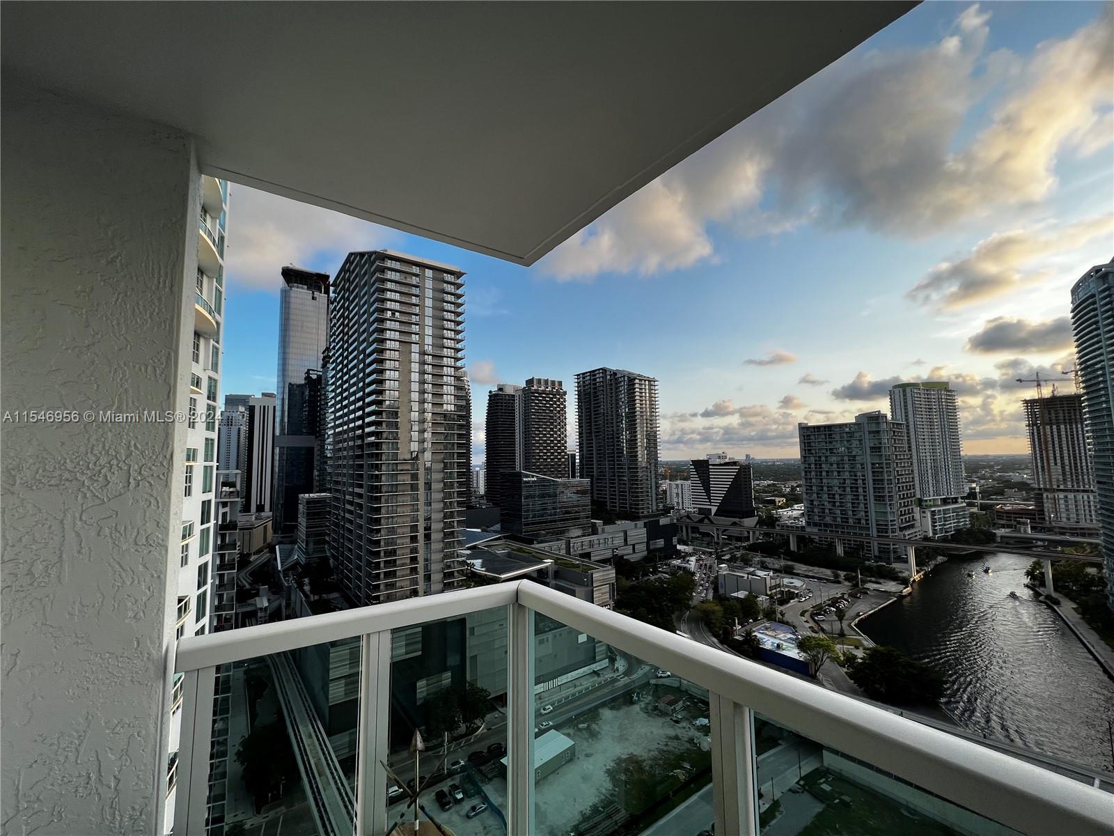 31 SE 5th St 2911, Miami, Florida 33131, 2 Bedrooms Bedrooms, ,2 BathroomsBathrooms,Residentiallease,For Rent,31 SE 5th St 2911,A11546956