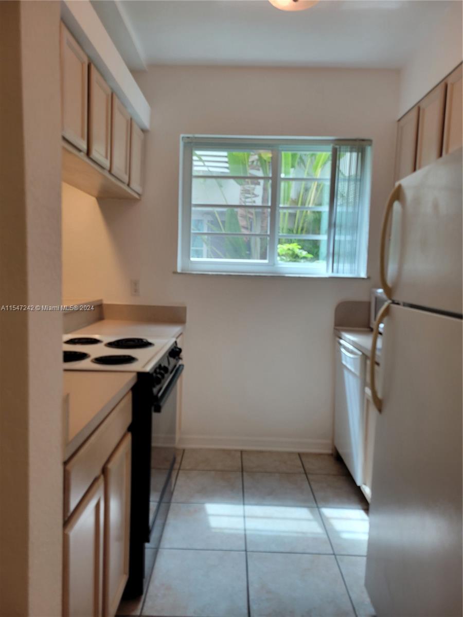 359 Meridian Ave A103, Miami Beach, Florida 33139, ,1 BathroomBathrooms,Residentiallease,For Rent,359 Meridian Ave A103,A11547242