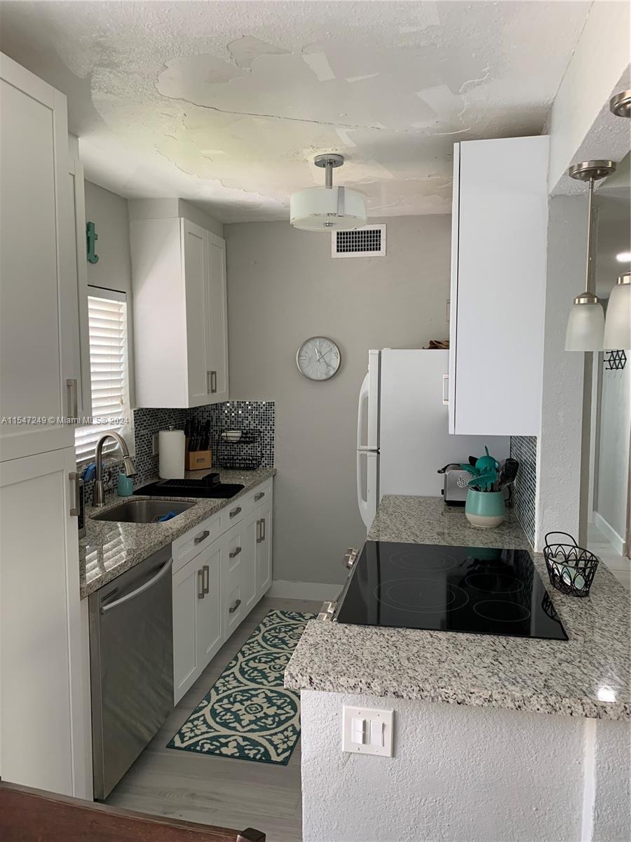315 Van Buren St 206B, Hollywood, Florida 33019, 1 Bedroom Bedrooms, ,1 BathroomBathrooms,Residentiallease,For Rent,315 Van Buren St 206B,A11547249