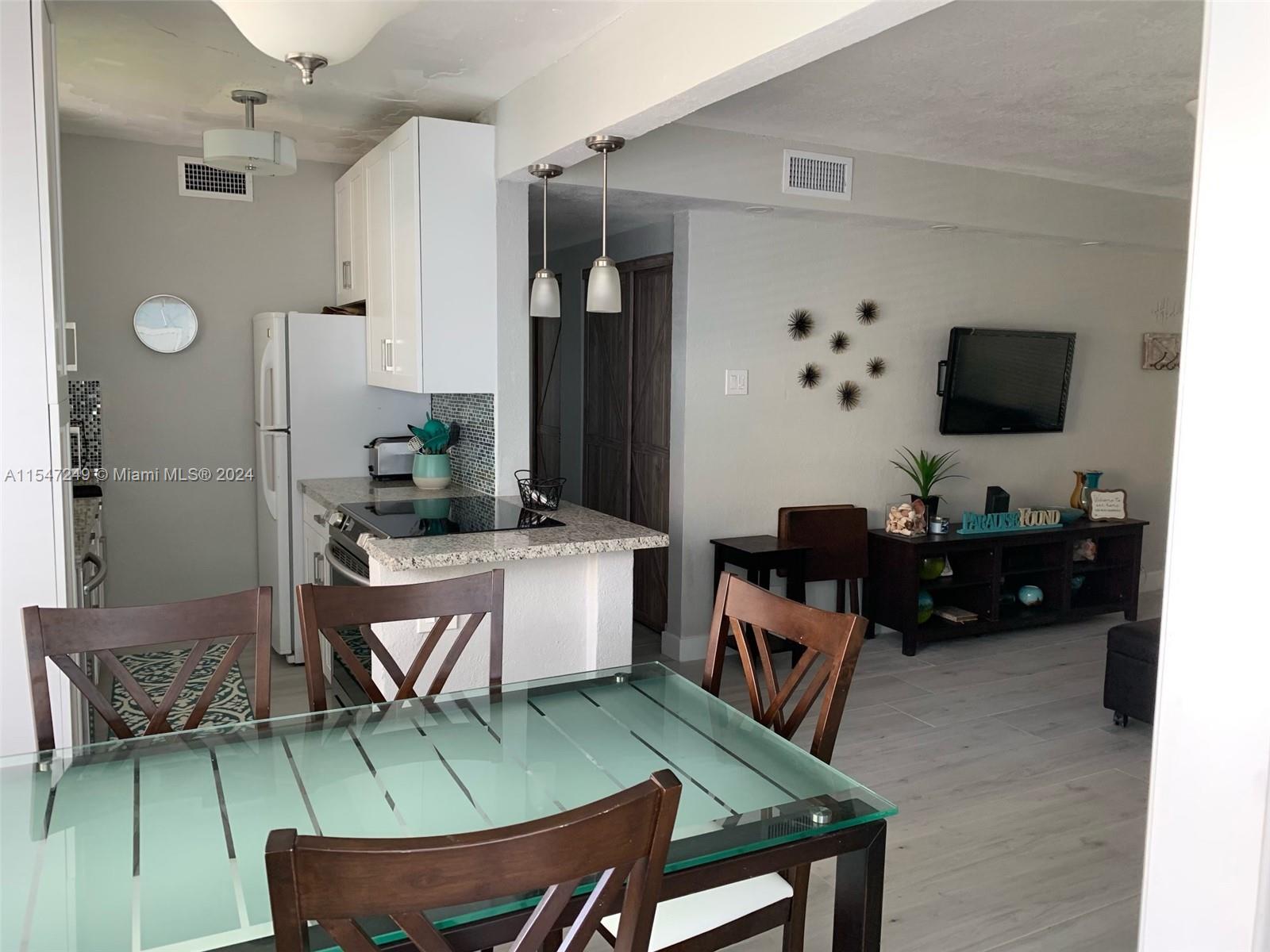 315 Van Buren St 206B, Hollywood, Florida 33019, 1 Bedroom Bedrooms, ,1 BathroomBathrooms,Residentiallease,For Rent,315 Van Buren St 206B,A11547249