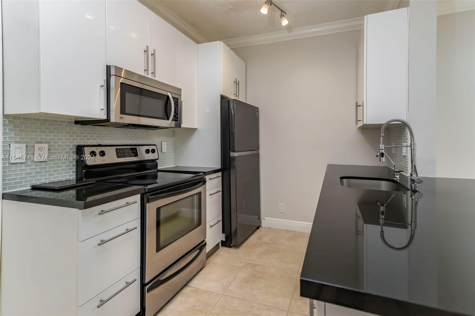 3617 San Simeon Cir, Weston, Florida 33331, 2 Bedrooms Bedrooms, ,1 BathroomBathrooms,Residential,For Sale,3617 San Simeon Cir,A11545741