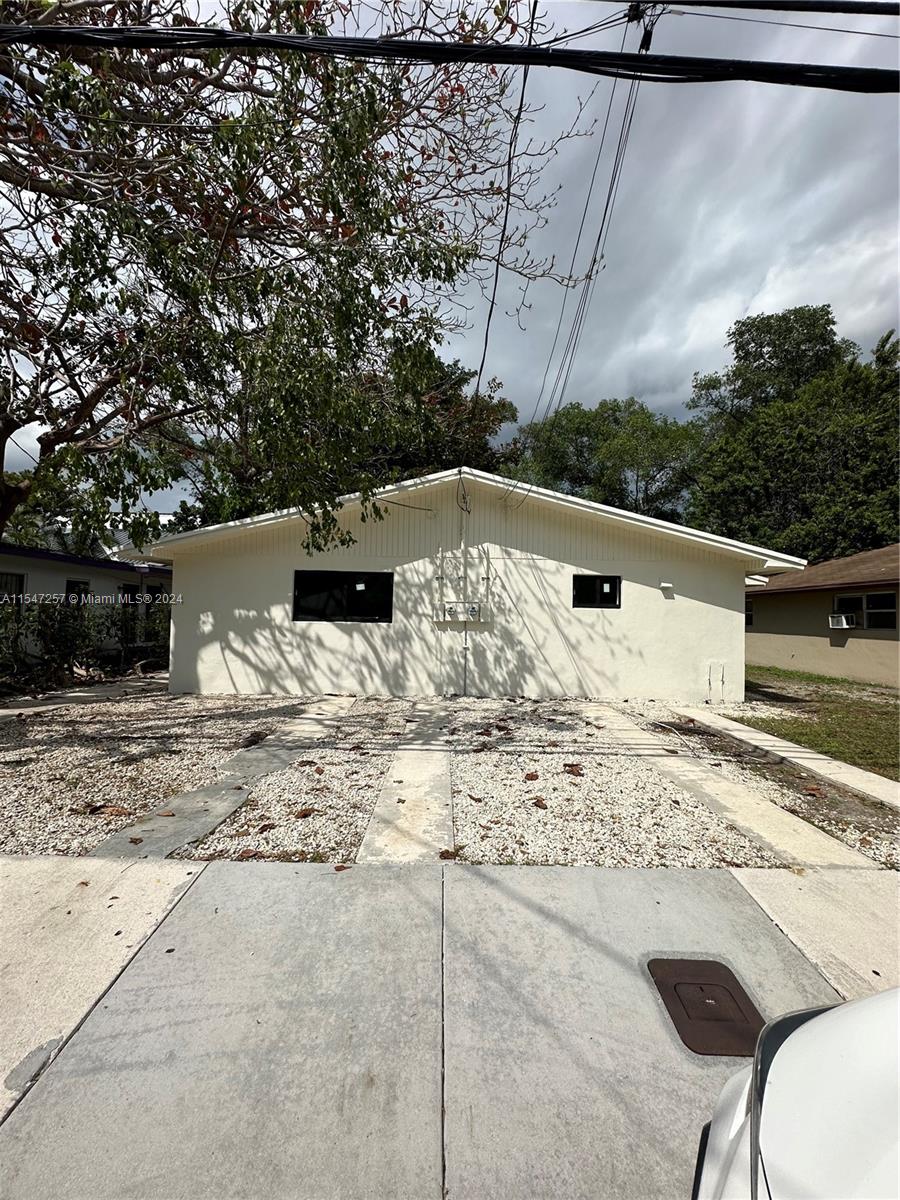 3689 William Ave 3689, Miami, Florida 33133, 2 Bedrooms Bedrooms, ,1 BathroomBathrooms,Residentiallease,For Rent,3689 William Ave 3689,A11547257