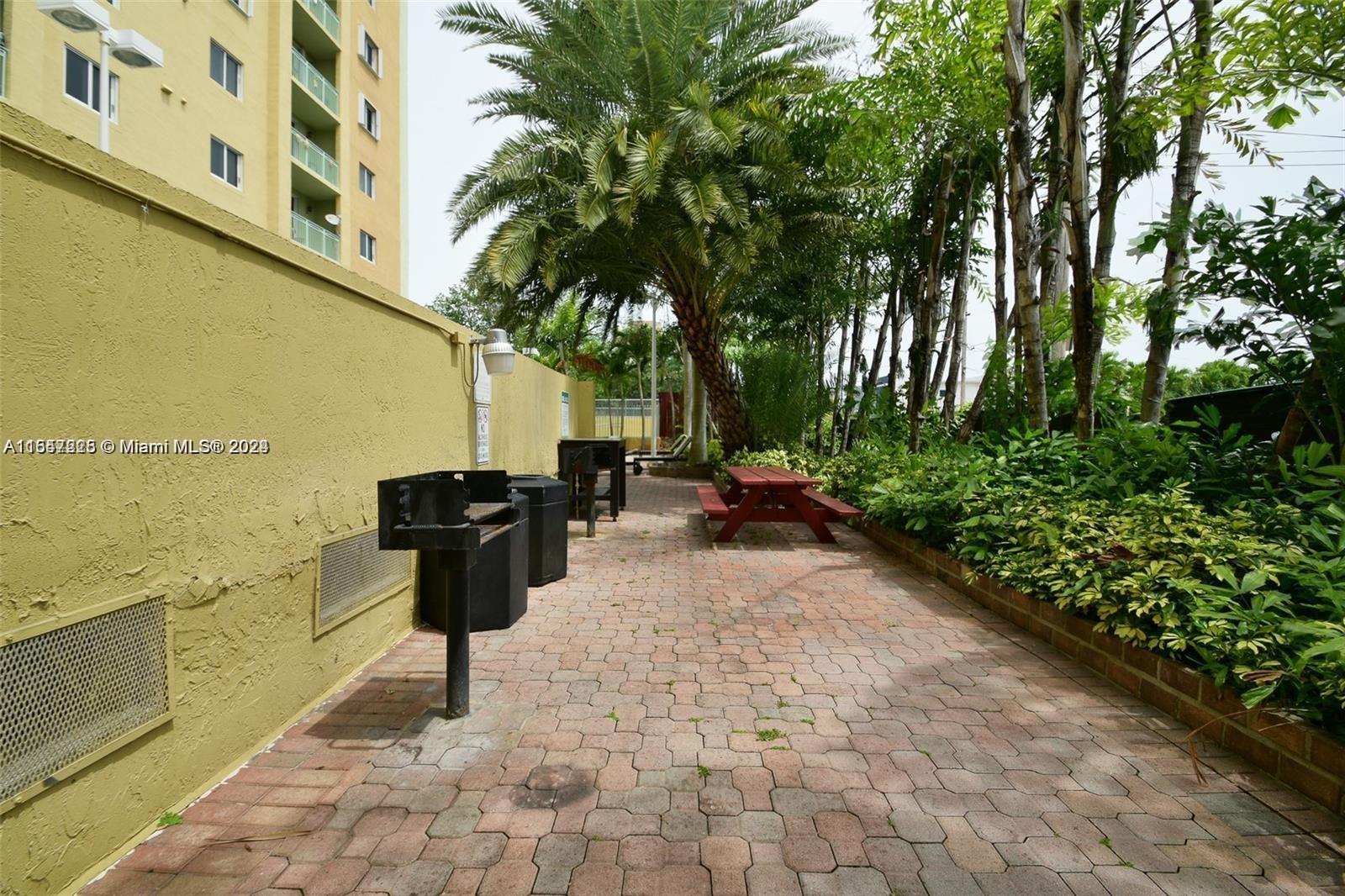 Miami, Florida 33145, 1 Bedroom Bedrooms, ,1 BathroomBathrooms,Residentiallease,For Rent,A11547225
