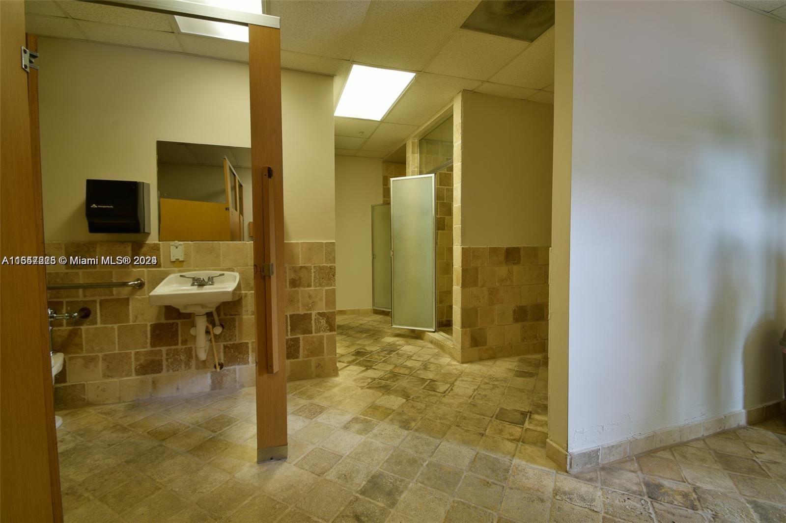 Miami, Florida 33145, 1 Bedroom Bedrooms, ,1 BathroomBathrooms,Residentiallease,For Rent,A11547225