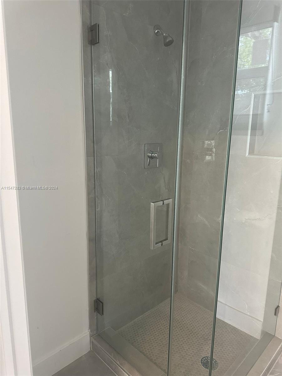 2842 Washington St 2, Hollywood, Florida 33020, 2 Bedrooms Bedrooms, ,1 BathroomBathrooms,Residentiallease,For Rent,2842 Washington St 2,A11547283