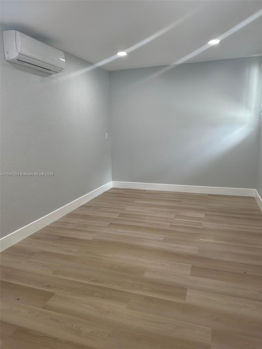 2842 Washington St 2, Hollywood, Florida 33020, 2 Bedrooms Bedrooms, ,1 BathroomBathrooms,Residentiallease,For Rent,2842 Washington St 2,A11547283