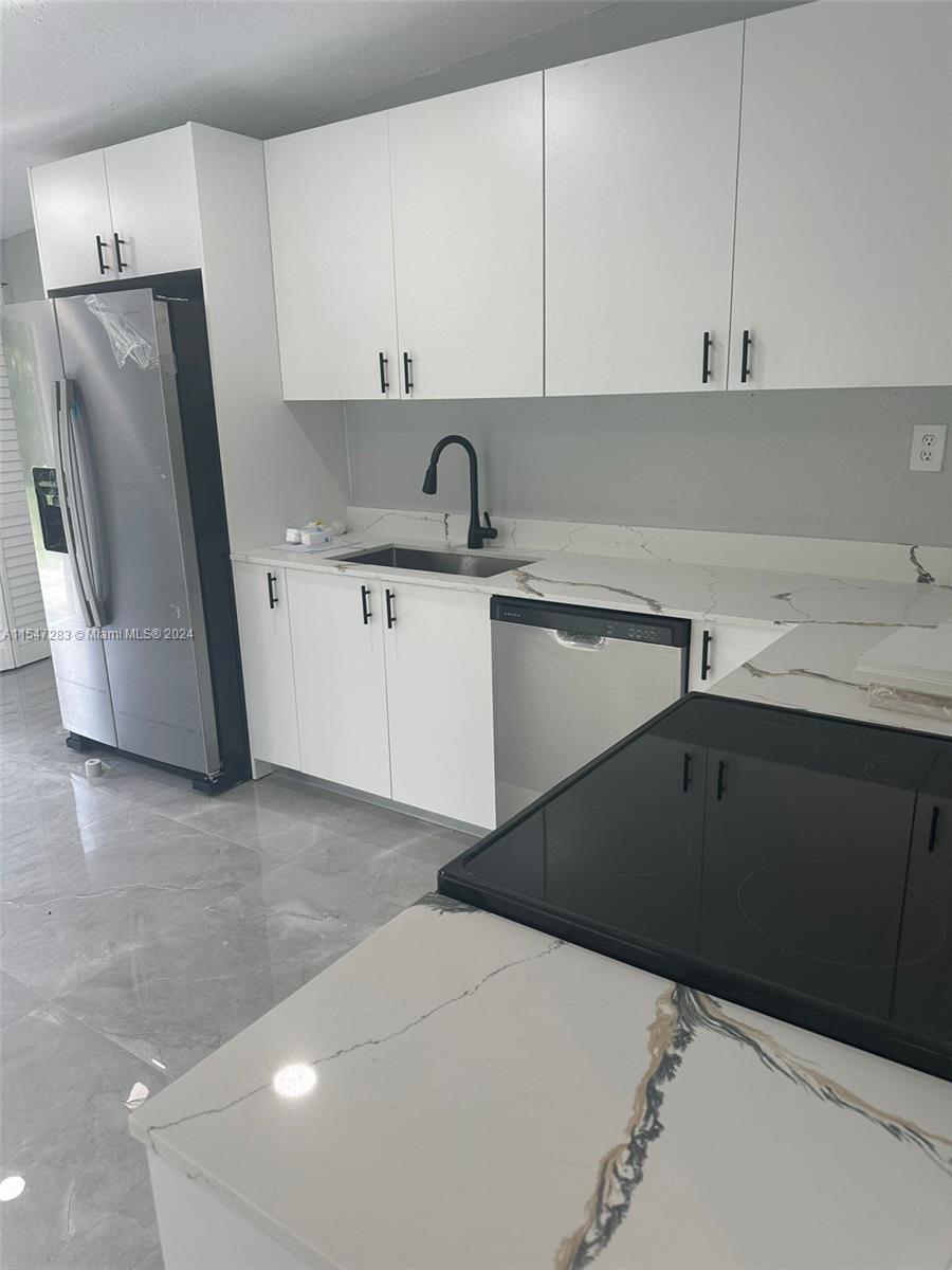 2842 Washington St 2, Hollywood, Florida 33020, 2 Bedrooms Bedrooms, ,1 BathroomBathrooms,Residentiallease,For Rent,2842 Washington St 2,A11547283