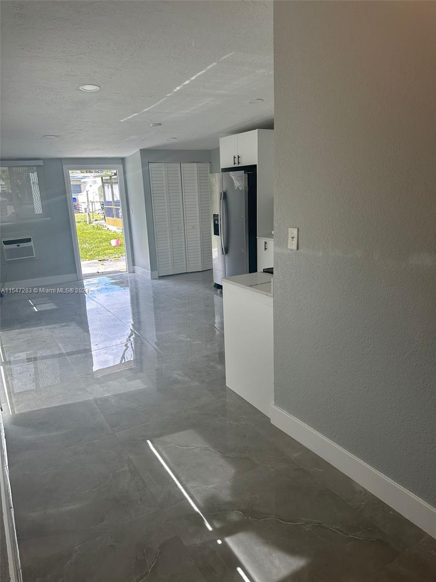 2842 Washington St 2, Hollywood, Florida 33020, 2 Bedrooms Bedrooms, ,1 BathroomBathrooms,Residentiallease,For Rent,2842 Washington St 2,A11547283