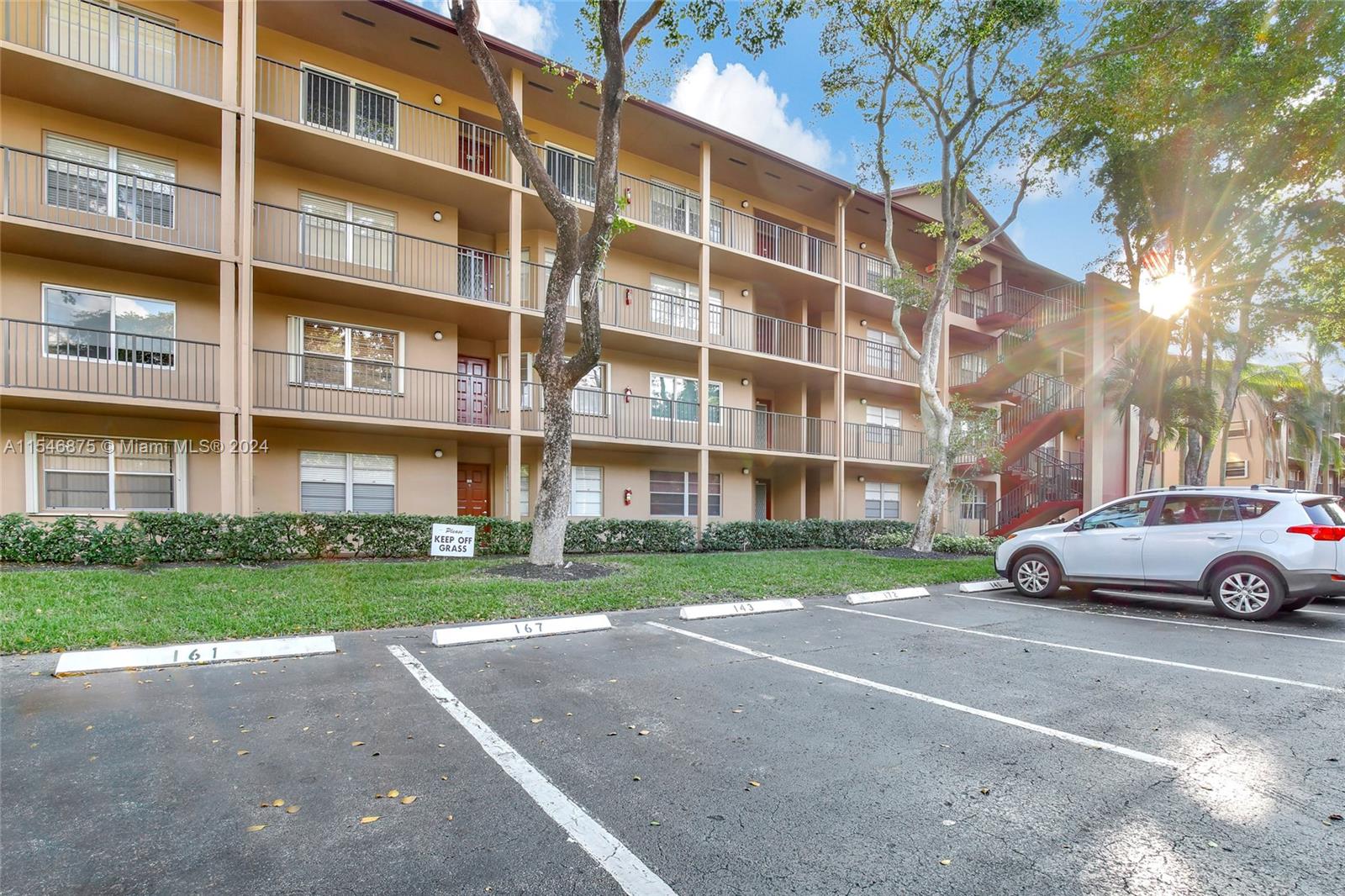 12850 4th Ct, Pembroke Pines, FL, 33027 United States, 2 Bedrooms Bedrooms, ,2 BathroomsBathrooms,Residential,For Sale,4th Ct,A11546875