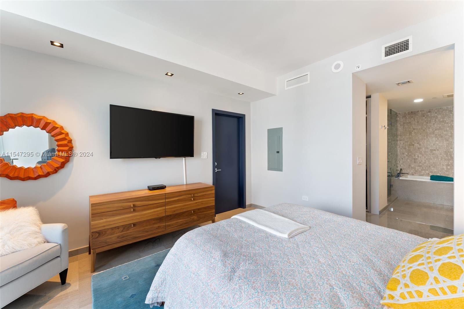 88 SW 7th St 1708, Miami, Florida 33130, 1 Bedroom Bedrooms, ,1 BathroomBathrooms,Residentiallease,For Rent,88 SW 7th St 1708,A11547295