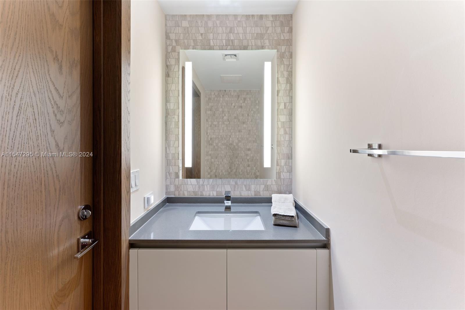 88 SW 7th St 1708, Miami, Florida 33130, 1 Bedroom Bedrooms, ,1 BathroomBathrooms,Residentiallease,For Rent,88 SW 7th St 1708,A11547295