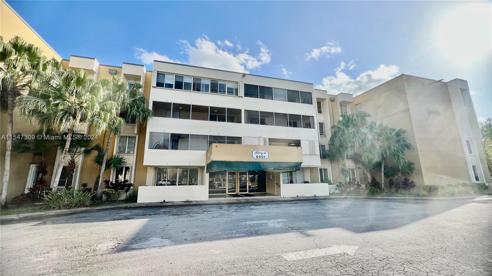 6901 SW 147th Ave 2E, Miami, Florida 33193, 3 Bedrooms Bedrooms, ,2 BathroomsBathrooms,Residential,For Sale,6901 SW 147th Ave 2E,A11547309