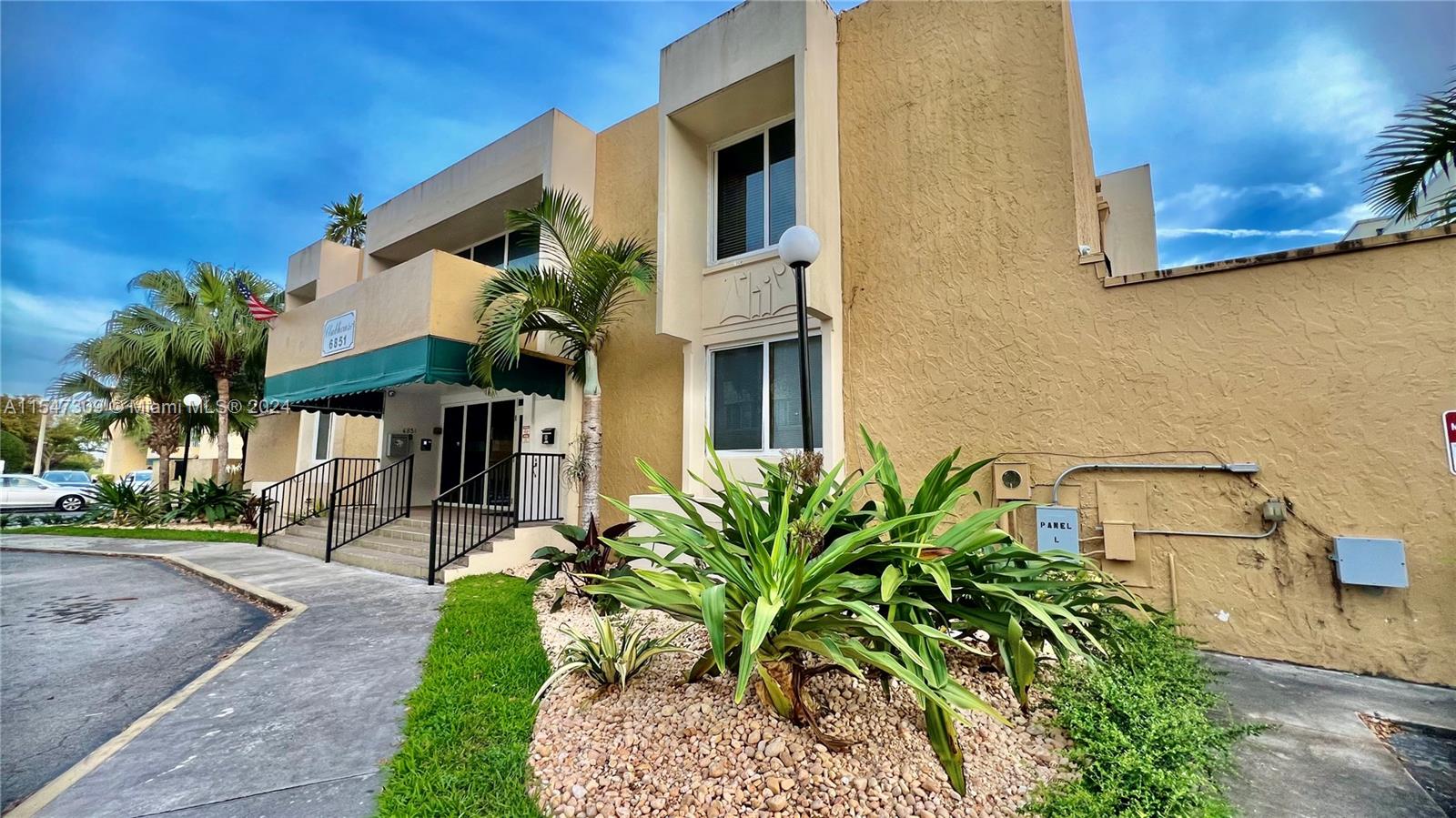 6901 SW 147th Ave 2E, Miami, Florida 33193, 3 Bedrooms Bedrooms, ,2 BathroomsBathrooms,Residential,For Sale,6901 SW 147th Ave 2E,A11547309
