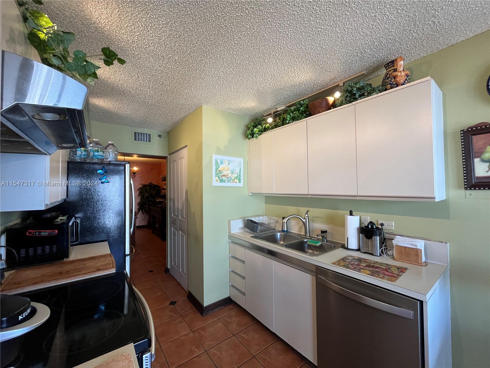 1201 S Ocean Dr 2009S, Hollywood, Florida 33019, 1 Bedroom Bedrooms, ,1 BathroomBathrooms,Residentiallease,For Rent,1201 S Ocean Dr 2009S,A11547317