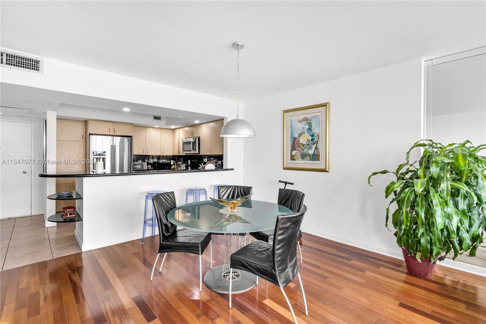 5600 Collins Ave 4S, Miami Beach, Florida 33140, 2 Bedrooms Bedrooms, ,2 BathroomsBathrooms,Residential,For Sale,5600 Collins Ave 4S,A11547077