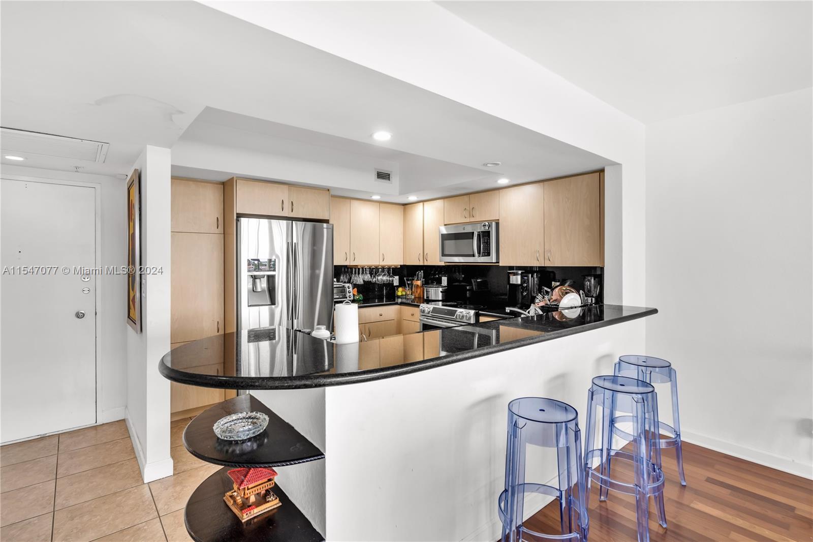 5600 Collins Ave 4S, Miami Beach, Florida 33140, 2 Bedrooms Bedrooms, ,2 BathroomsBathrooms,Residential,For Sale,5600 Collins Ave 4S,A11547077