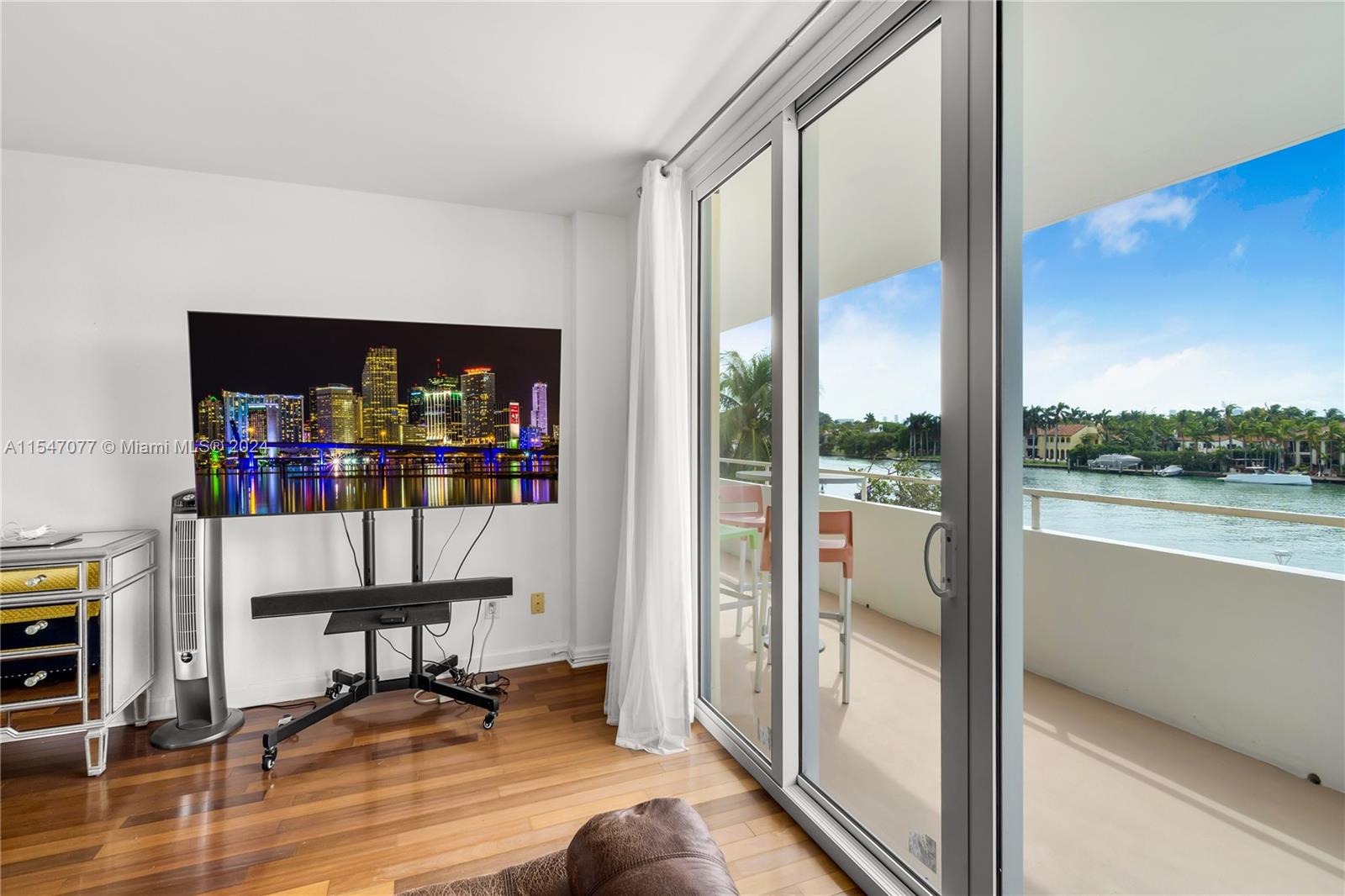 5600 Collins Ave 4S, Miami Beach, Florida 33140, 2 Bedrooms Bedrooms, ,2 BathroomsBathrooms,Residential,For Sale,5600 Collins Ave 4S,A11547077