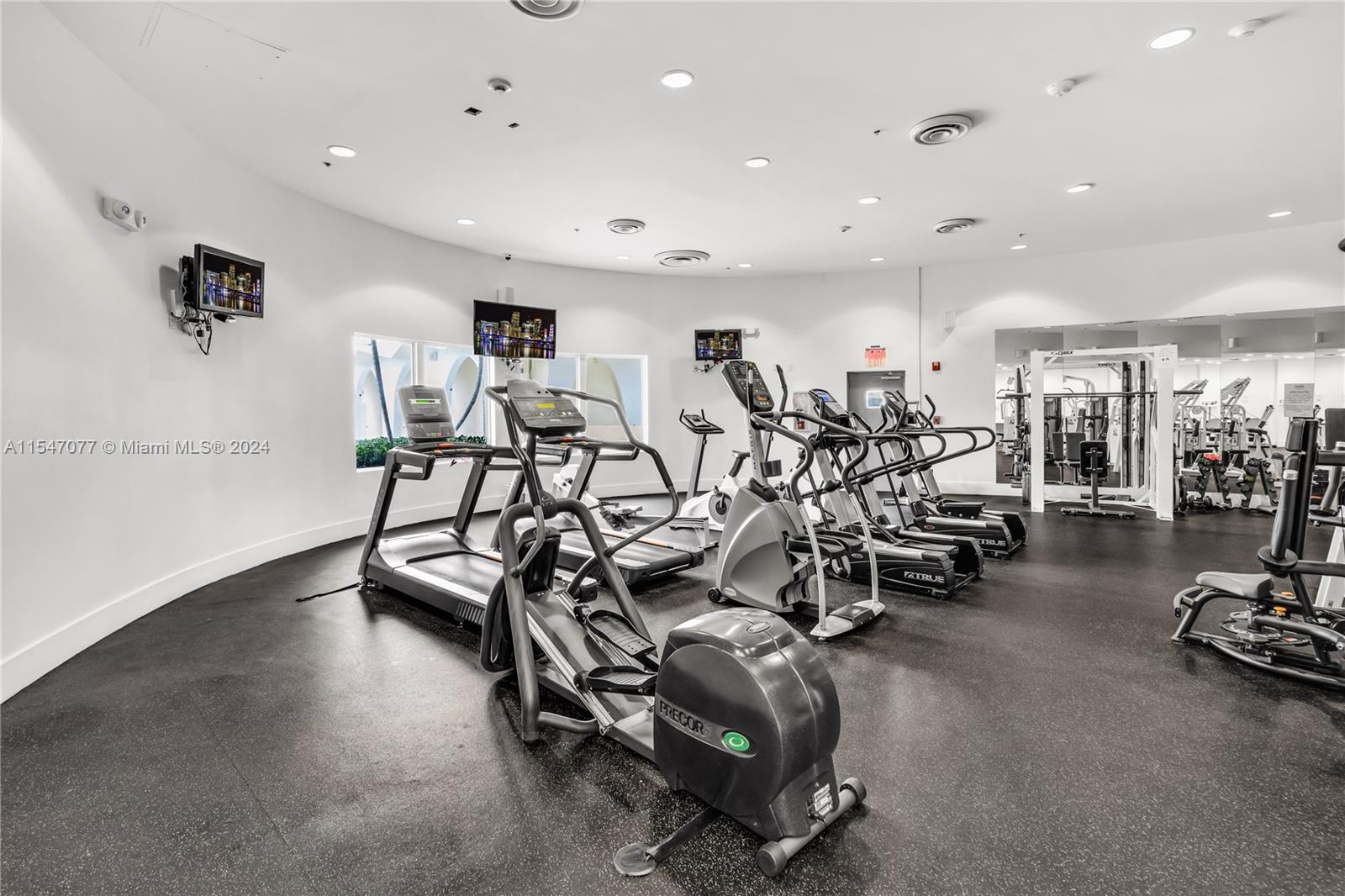 5600 Collins Ave 4S, Miami Beach, Florida 33140, 2 Bedrooms Bedrooms, ,2 BathroomsBathrooms,Residential,For Sale,5600 Collins Ave 4S,A11547077