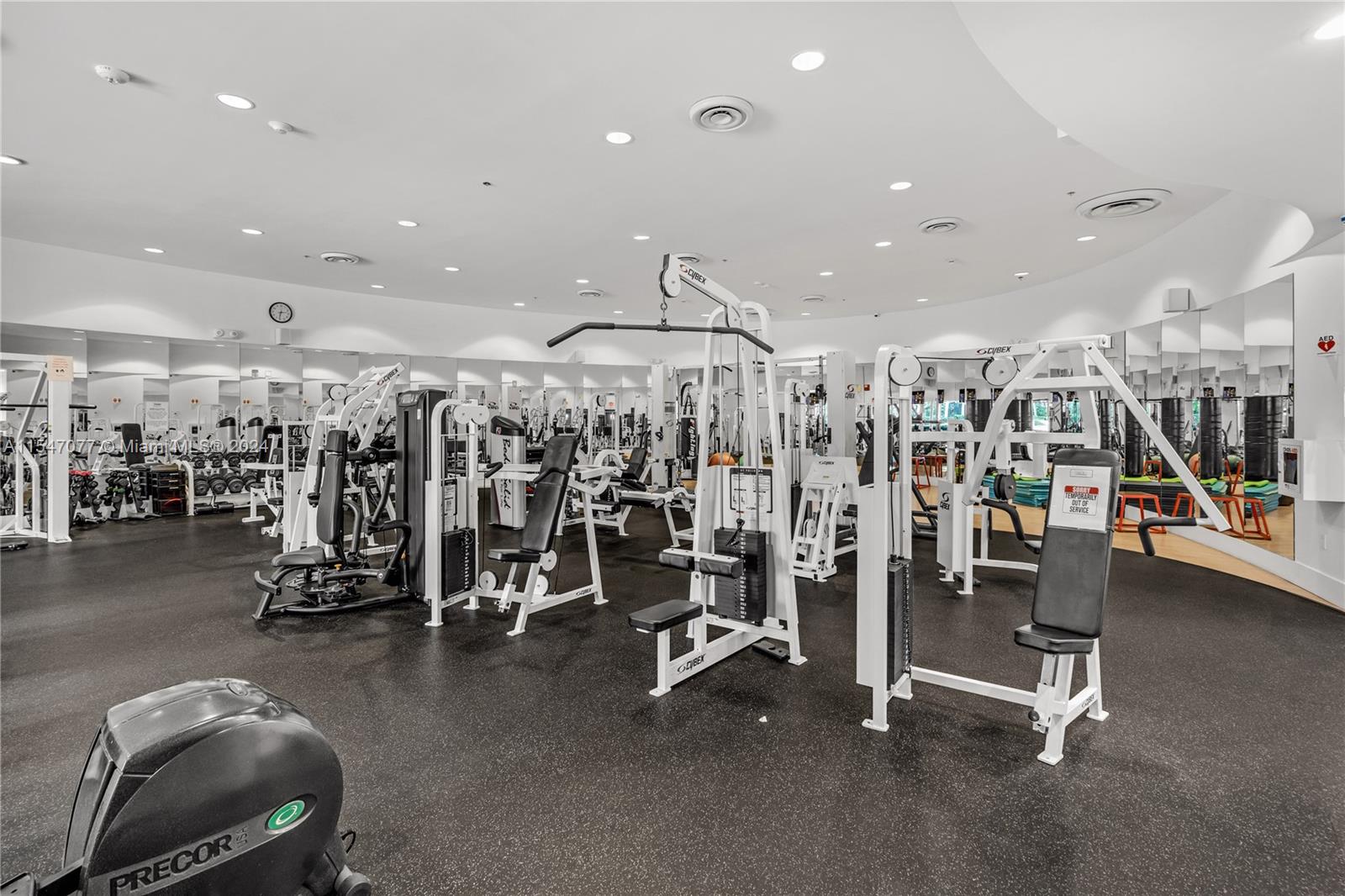 5600 Collins Ave 4S, Miami Beach, Florida 33140, 2 Bedrooms Bedrooms, ,2 BathroomsBathrooms,Residential,For Sale,5600 Collins Ave 4S,A11547077