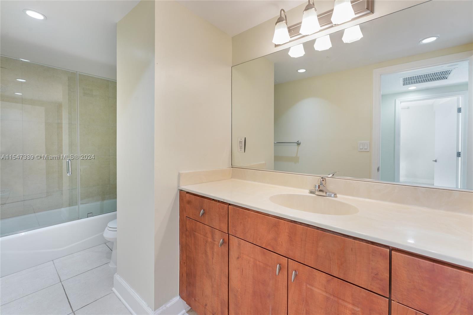 401 69th St 200, Miami Beach, Florida 33141, 2 Bedrooms Bedrooms, ,2 BathroomsBathrooms,Residential,For Sale,401 69th St 200,A11547339