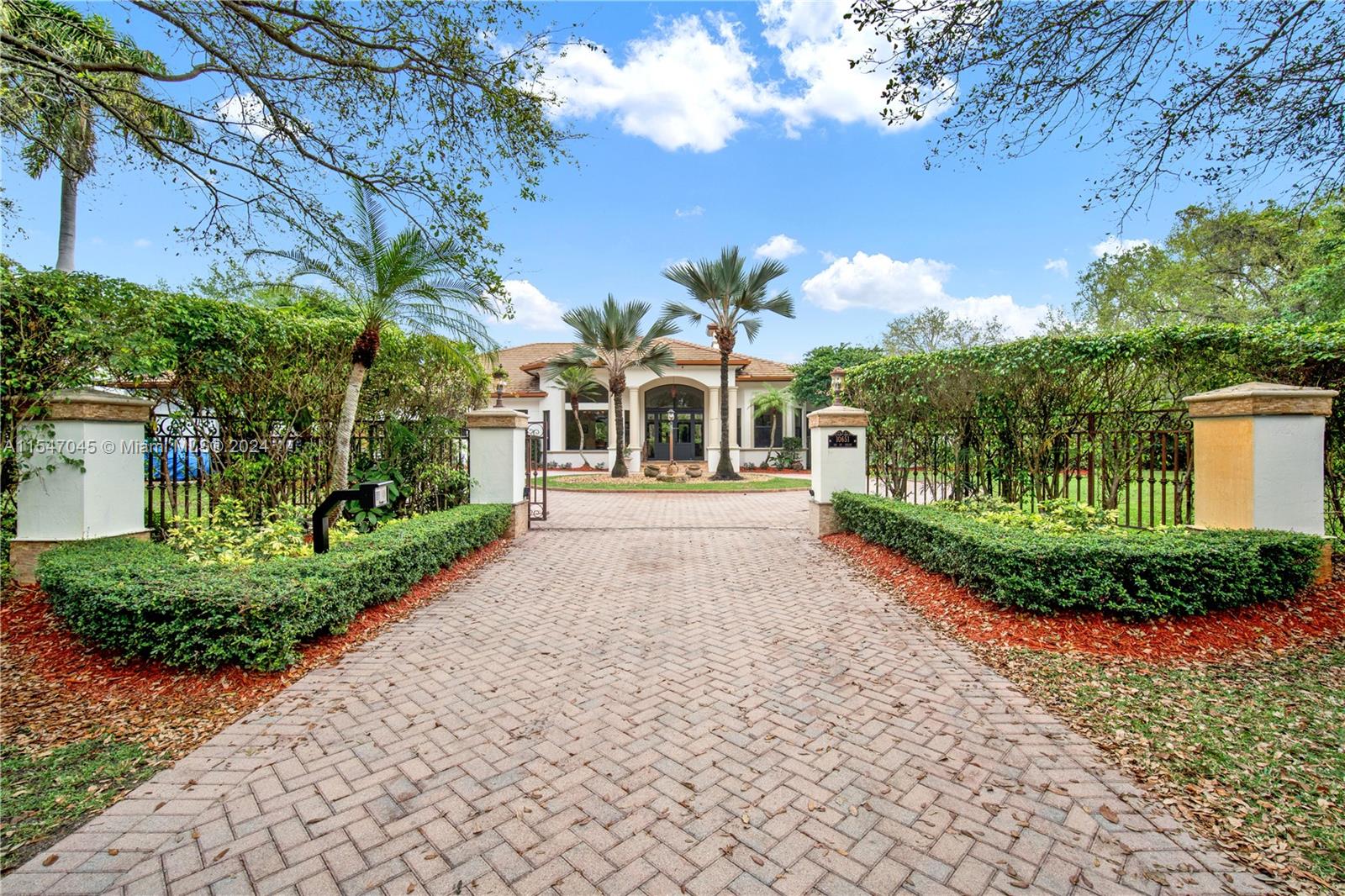 10651 67th Ct, Pinecrest, FL, 33156 United States, 5 Bedrooms Bedrooms, ,4 BathroomsBathrooms,Residential,For Sale,67th Ct,A11547045