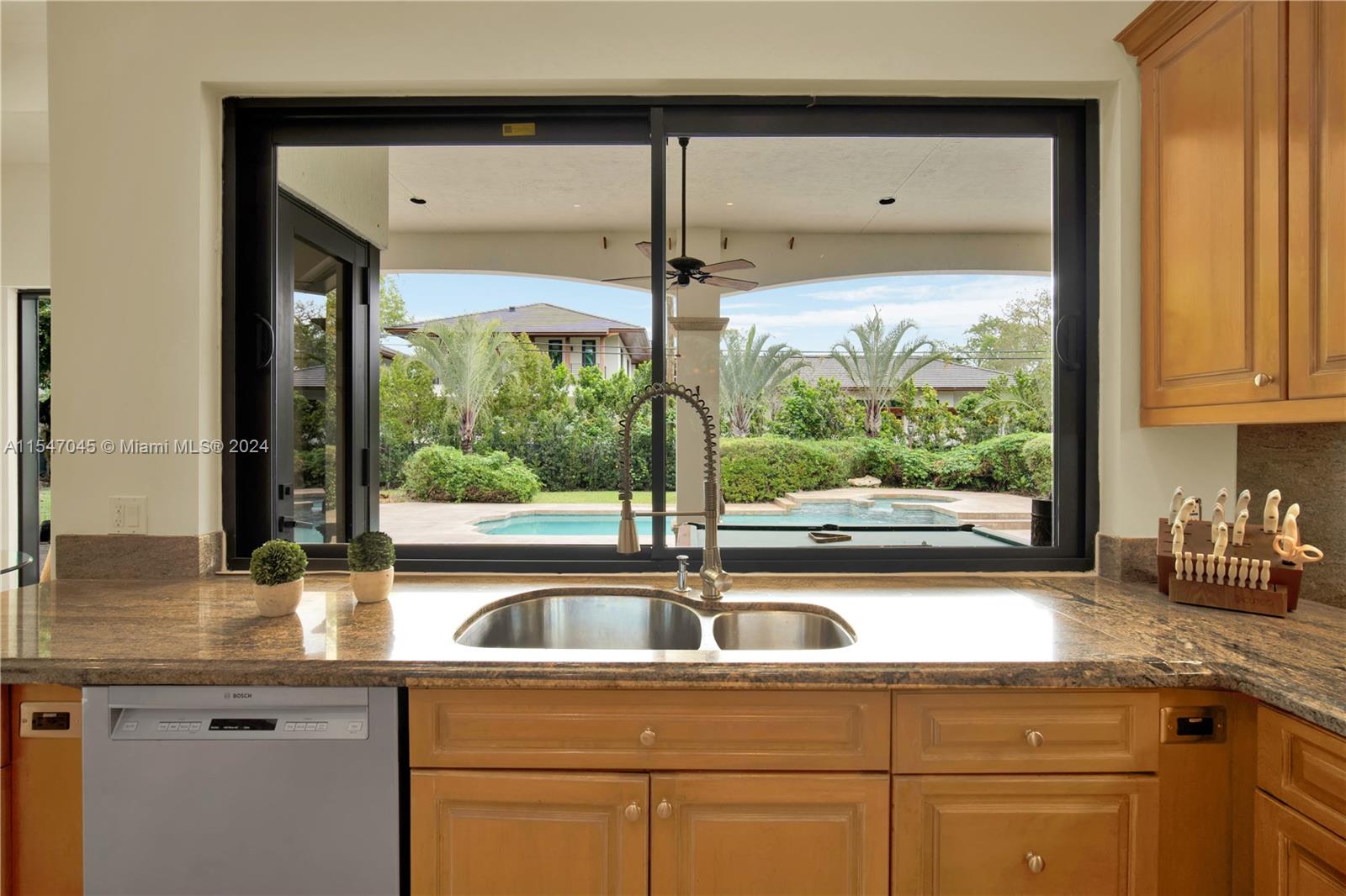 10651 67th Ct, Pinecrest, FL, 33156 United States, 5 Bedrooms Bedrooms, ,4 BathroomsBathrooms,Residential,For Sale,67th Ct,A11547045