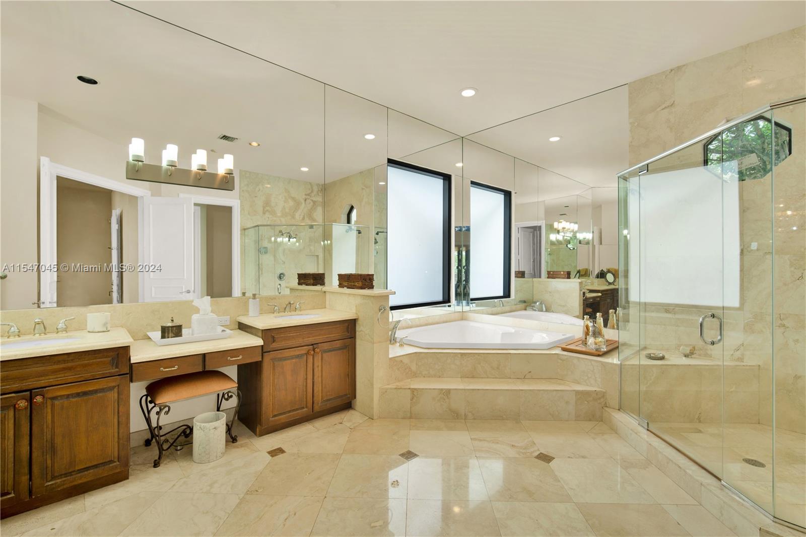 10651 67th Ct, Pinecrest, FL, 33156 United States, 5 Bedrooms Bedrooms, ,4 BathroomsBathrooms,Residential,For Sale,67th Ct,A11547045