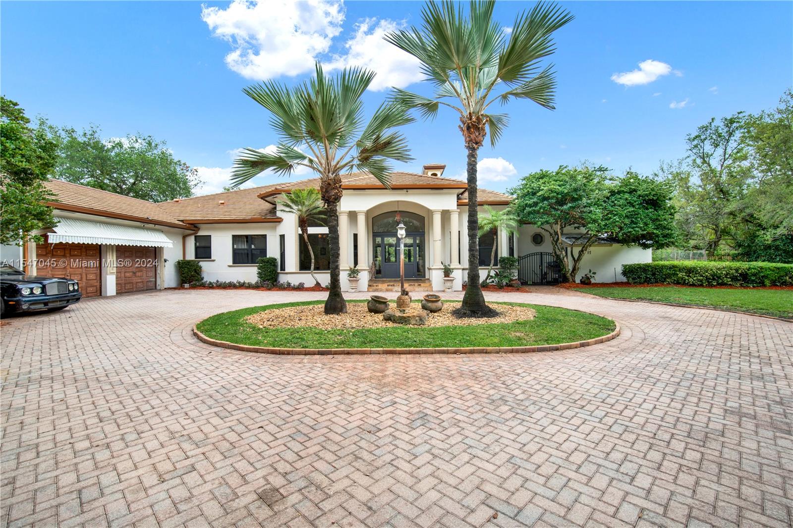 10651 67th Ct, Pinecrest, FL, 33156 United States, 5 Bedrooms Bedrooms, ,4 BathroomsBathrooms,Residential,For Sale,67th Ct,A11547045