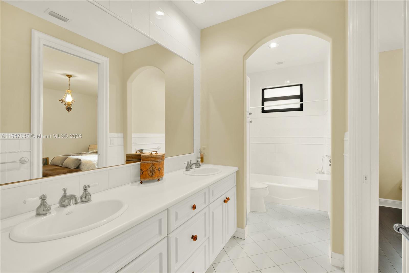 10651 67th Ct, Pinecrest, FL, 33156 United States, 5 Bedrooms Bedrooms, ,4 BathroomsBathrooms,Residential,For Sale,67th Ct,A11547045