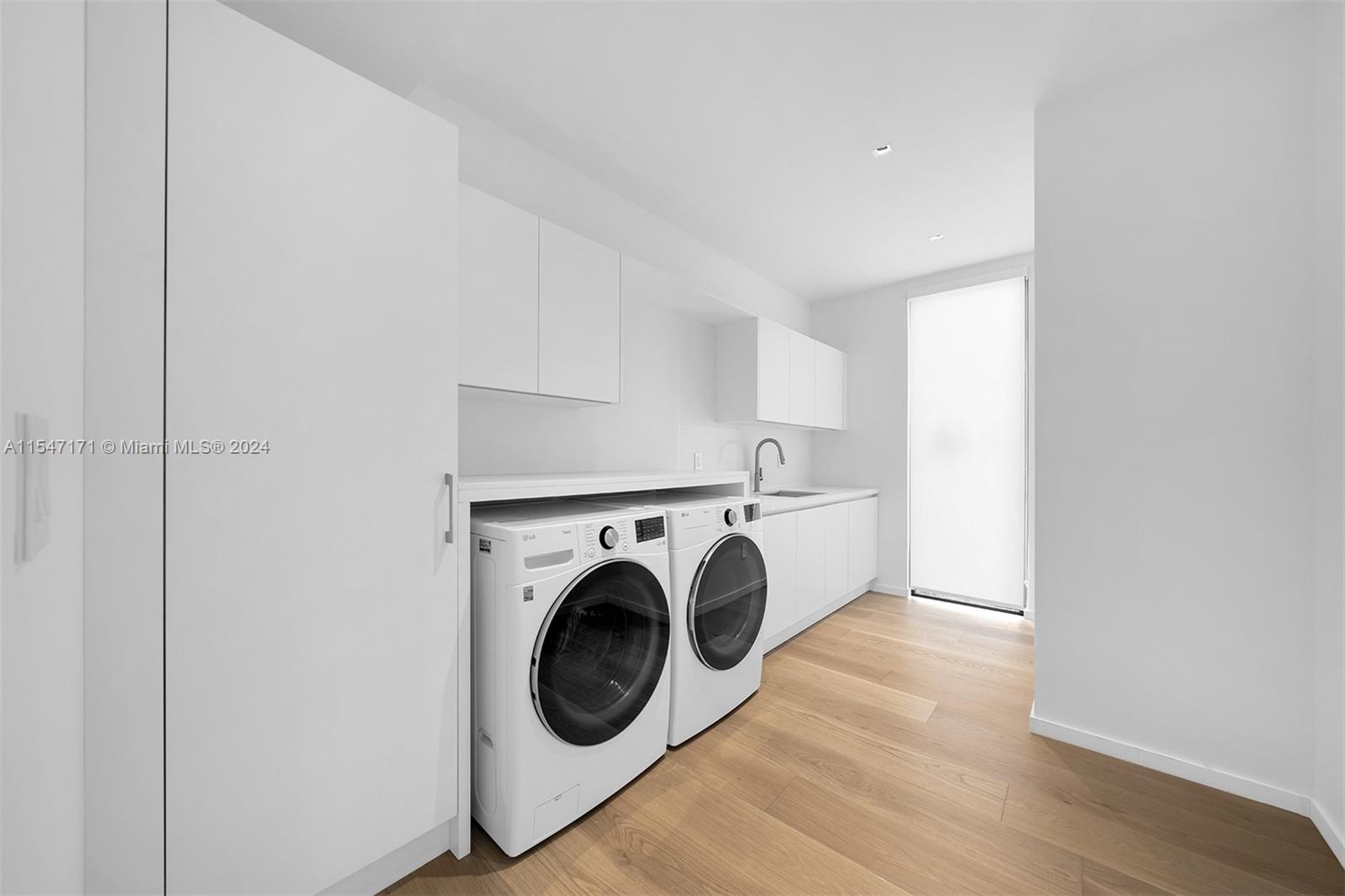 1800 Daytonia Rd, Miami Beach, Florida 33141, 7 Bedrooms Bedrooms, ,7 BathroomsBathrooms,Residential,For Sale,1800 Daytonia Rd,A11547171