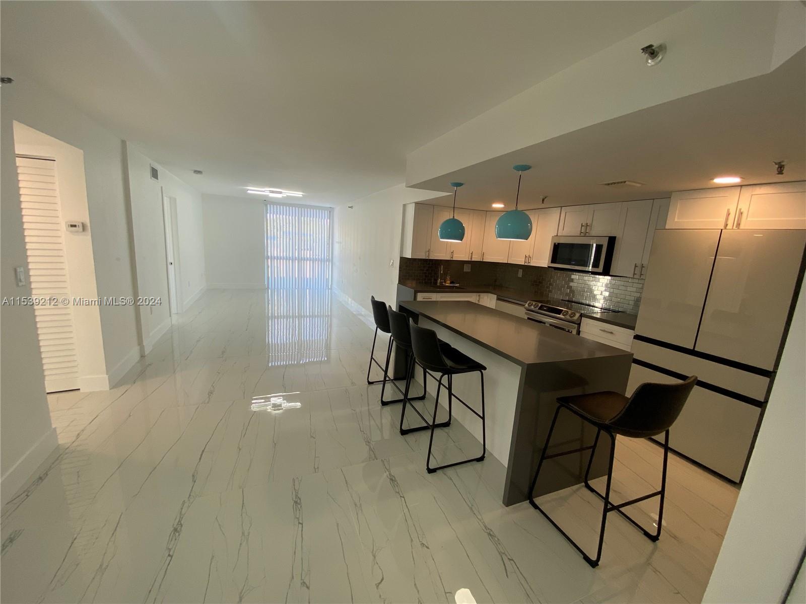 7832 Collins Ave 201, Miami Beach, Florida 33141, 2 Bedrooms Bedrooms, ,2 BathroomsBathrooms,Residentiallease,For Rent,7832 Collins Ave 201,A11539212