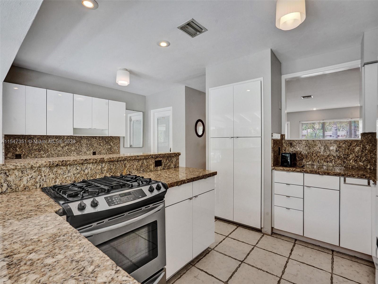 1806 NE 20th St, Fort Lauderdale, Florida 33305, 2 Bedrooms Bedrooms, ,2 BathroomsBathrooms,Residential,For Sale,1806 NE 20th St,A11547351