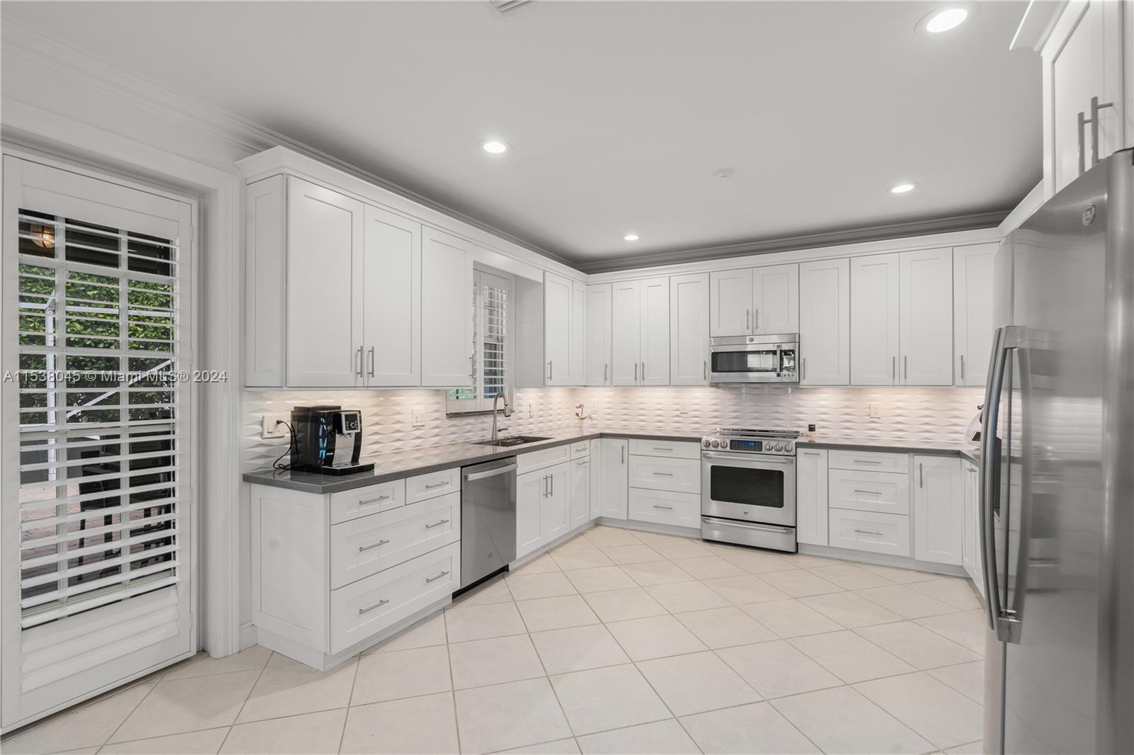 Kitchen leads to beautiful pool