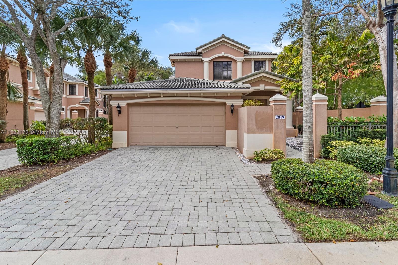 Welcome to this modern and renovated upstairs home on a corner lot. Open floor plan, quartz countertop, custom-made closets, and designed space for an elevator. Very well maintained. Walking distance to Weston Hills Country Club / Golf - Tennis - Pool - Gym and within a short distance to Weston Town Center. Nice and friendly community.
Please 24 hours' notice. Easy to show.