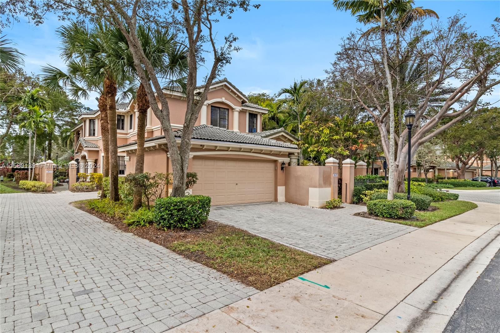 2819 Center Court Drive, Weston, FL, 33332 United States, 3 Bedrooms Bedrooms, ,2 BathroomsBathrooms,Residential,For Sale,Center Court Drive,A11533139