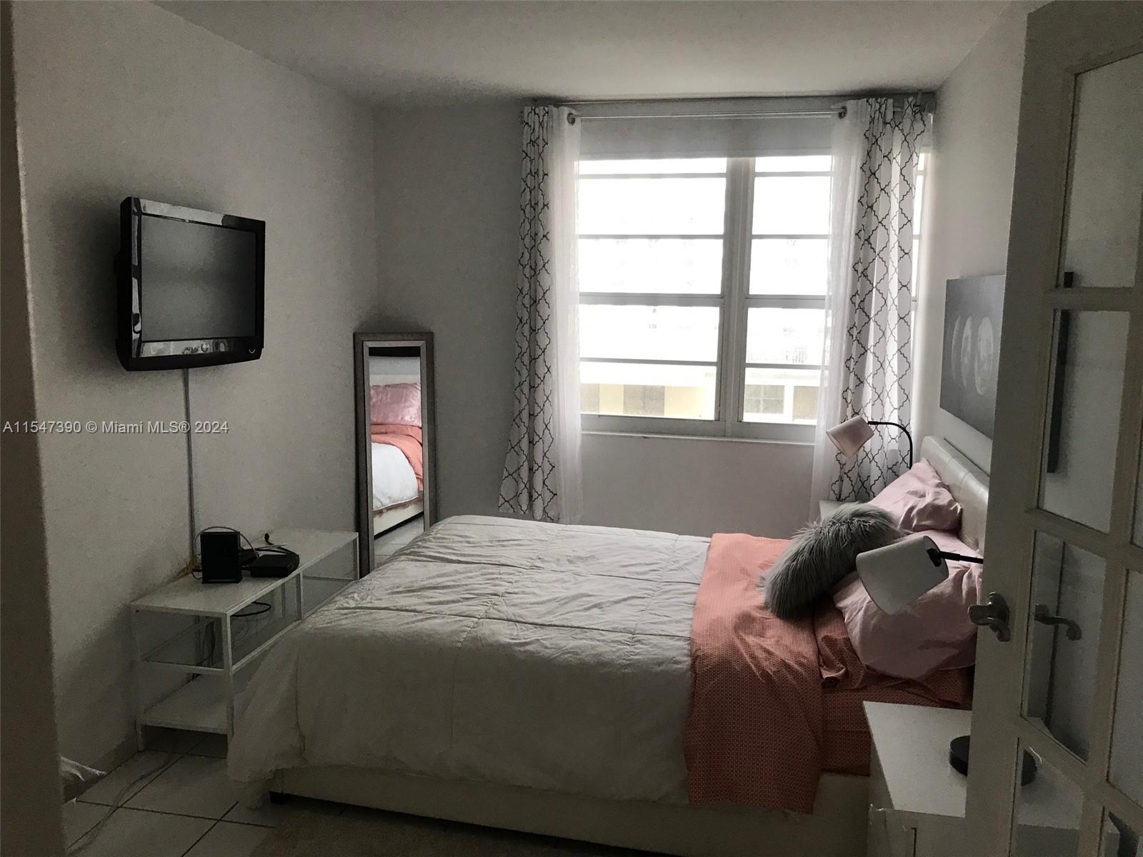 100 Lincoln Rd 1126, Miami Beach, Florida 33139, 1 Bedroom Bedrooms, ,1 BathroomBathrooms,Residential,For Sale,100 Lincoln Rd 1126,A11547390