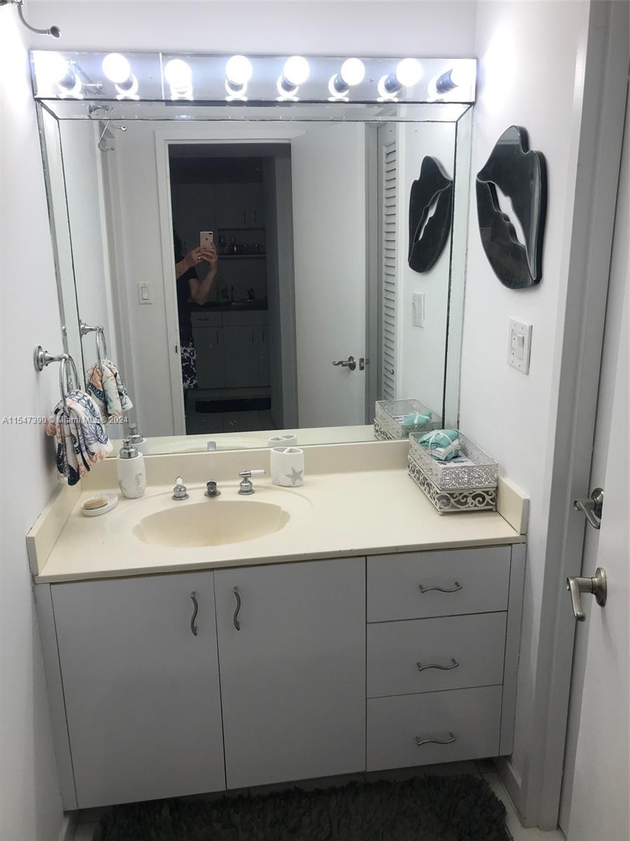 100 Lincoln Rd 1126, Miami Beach, Florida 33139, 1 Bedroom Bedrooms, ,1 BathroomBathrooms,Residential,For Sale,100 Lincoln Rd 1126,A11547390