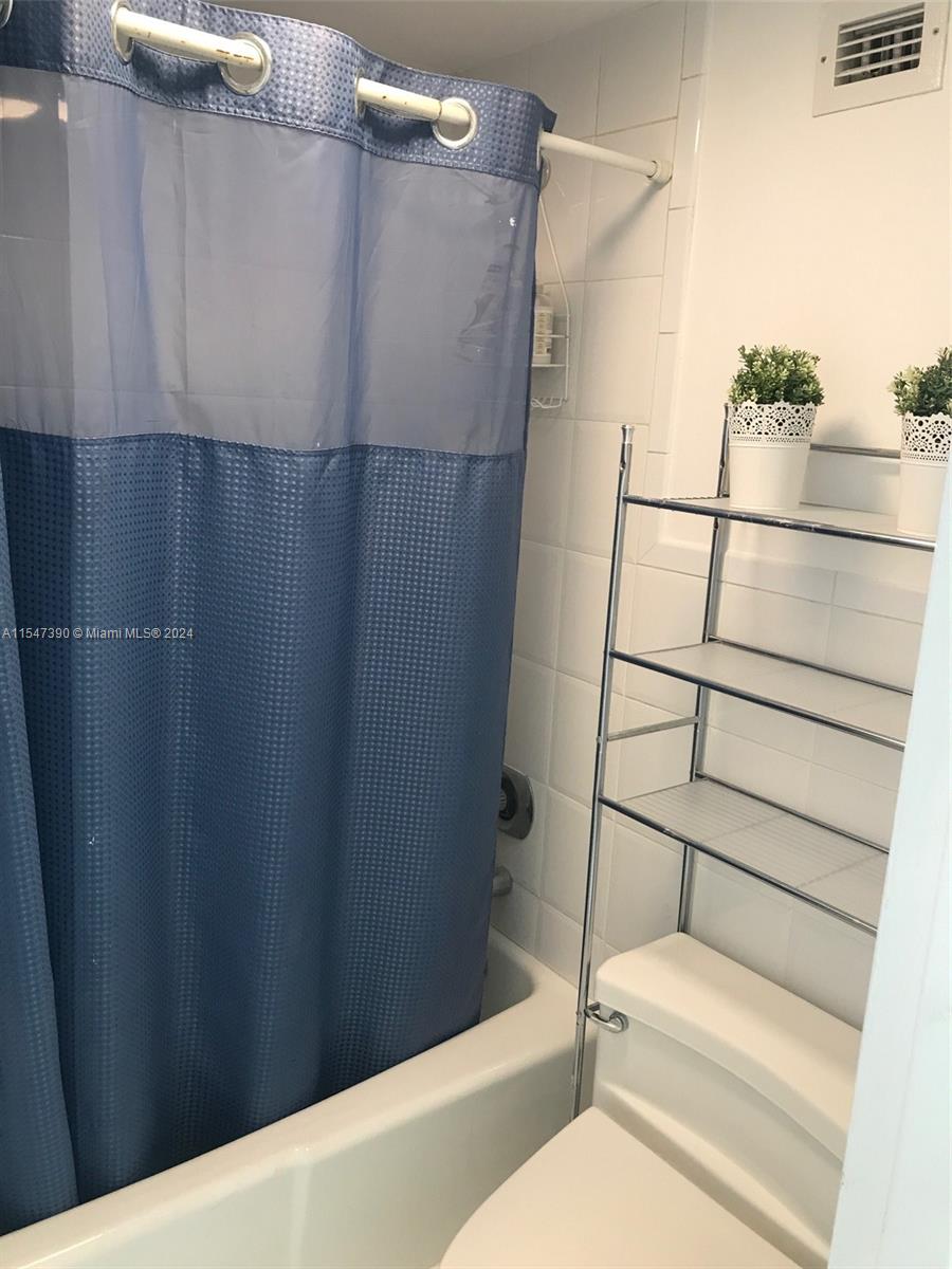 100 Lincoln Rd 1126, Miami Beach, Florida 33139, 1 Bedroom Bedrooms, ,1 BathroomBathrooms,Residential,For Sale,100 Lincoln Rd 1126,A11547390