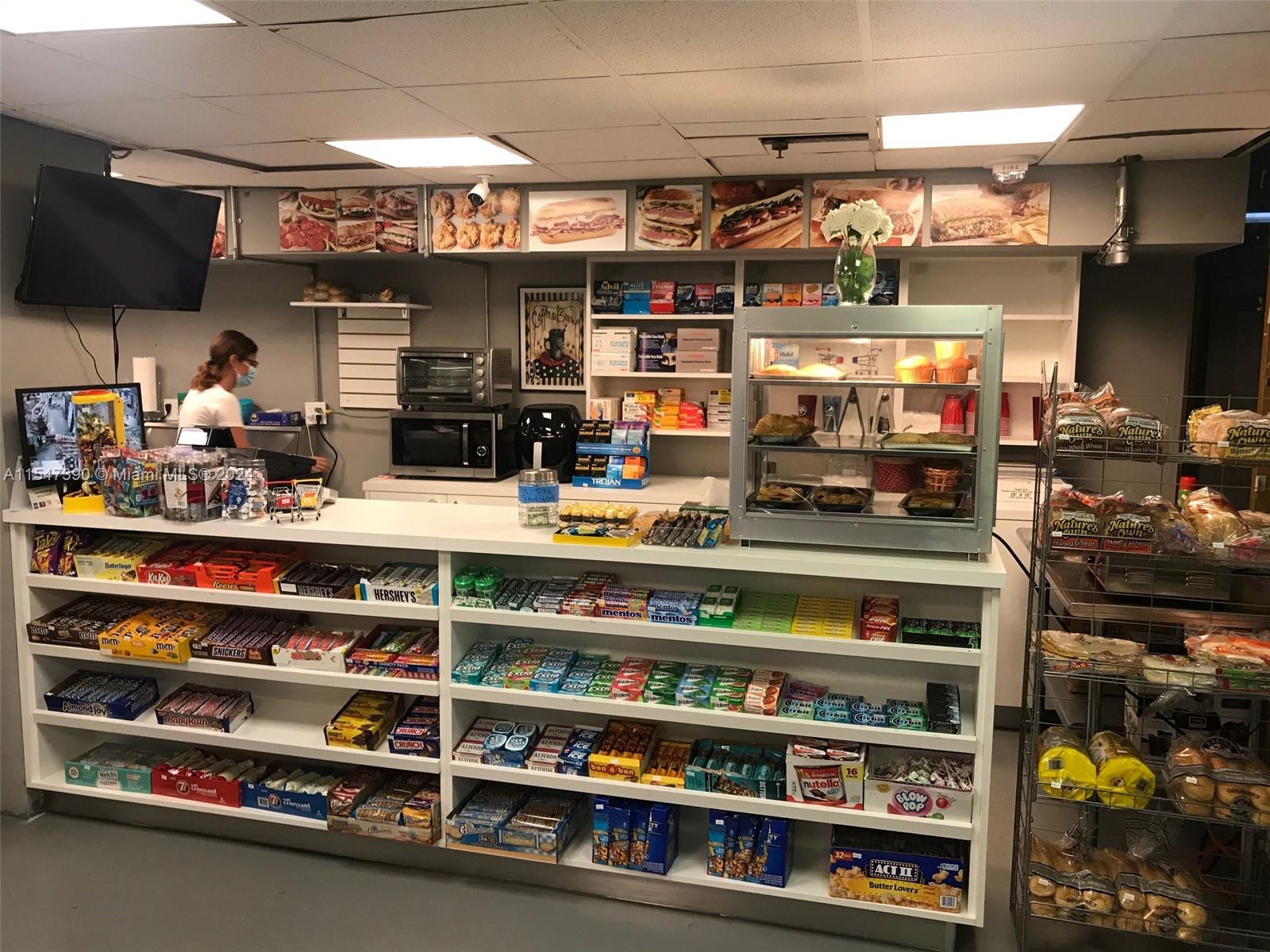 100 Lincoln Rd 1126, Miami Beach, Florida 33139, 1 Bedroom Bedrooms, ,1 BathroomBathrooms,Residential,For Sale,100 Lincoln Rd 1126,A11547390