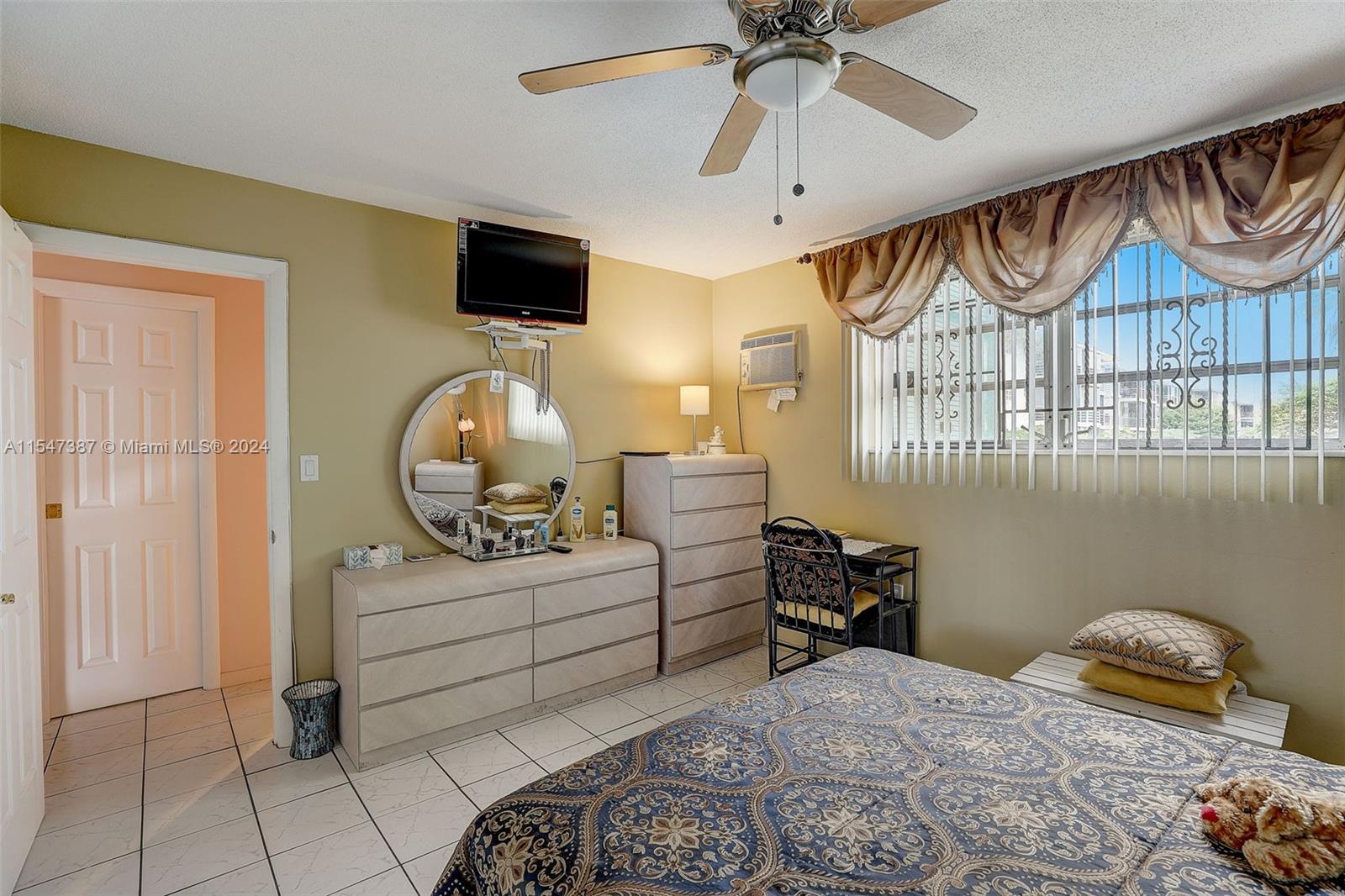 16801 NE 13th Ave 108, Miami, Florida 33162, 1 Bedroom Bedrooms, ,1 BathroomBathrooms,Residential,For Sale,16801 NE 13th Ave 108,A11547387