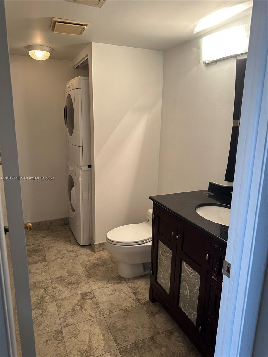 2000 Towerside Ter 1508, Miami, Florida 33138, 1 Bedroom Bedrooms, ,1 BathroomBathrooms,Residentiallease,For Rent,2000 Towerside Ter 1508,A11547145