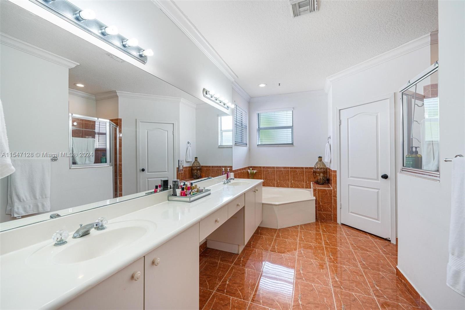 14012 SW 153rd Ter 14012, Miami, Florida 33177, 5 Bedrooms Bedrooms, ,3 BathroomsBathrooms,Residentiallease,For Rent,14012 SW 153rd Ter 14012,A11547128