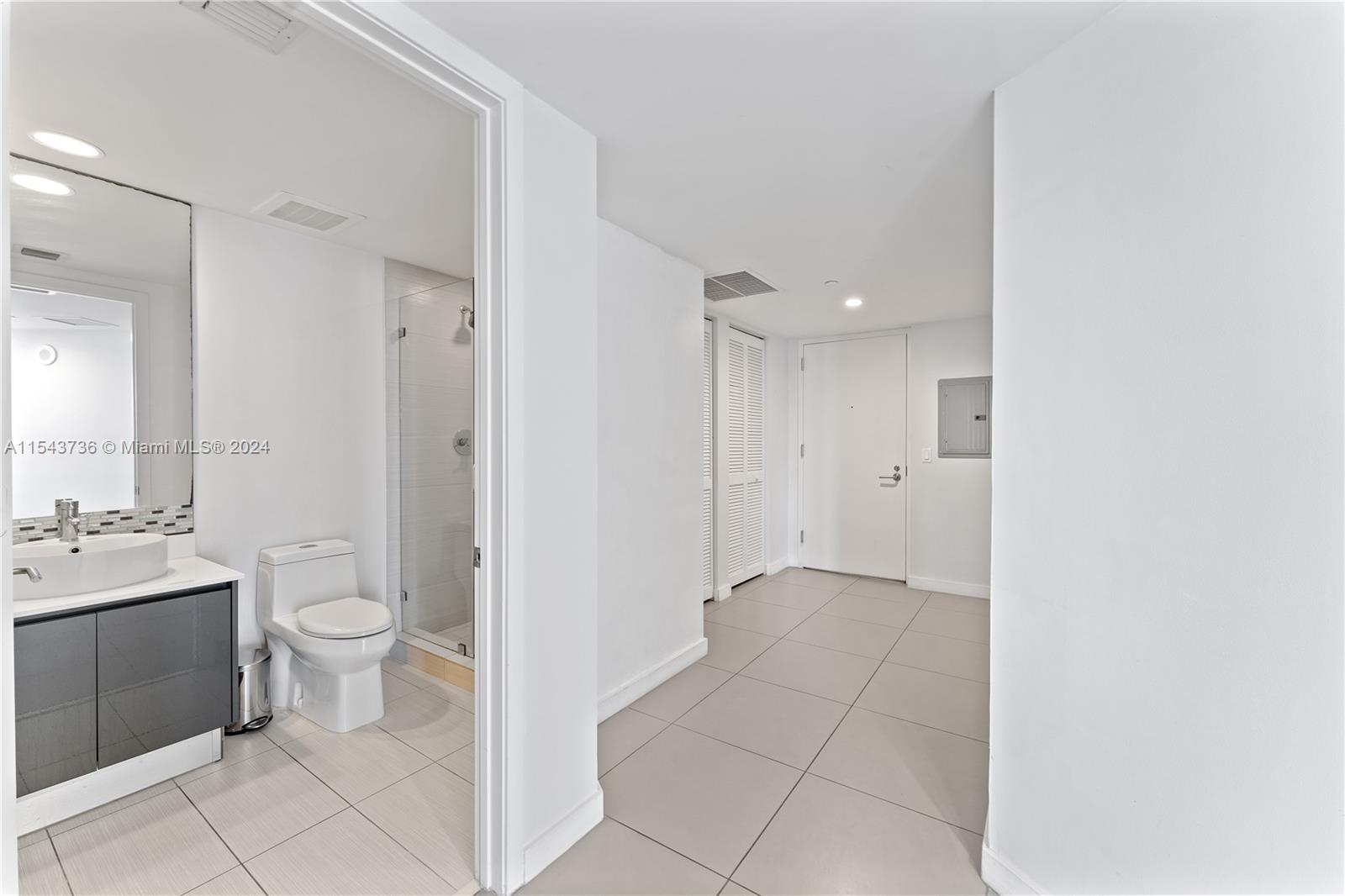31 SE 6th St 1102, Miami, Florida 33131, 2 Bedrooms Bedrooms, ,2 BathroomsBathrooms,Residential,For Sale,31 SE 6th St 1102,A11543736