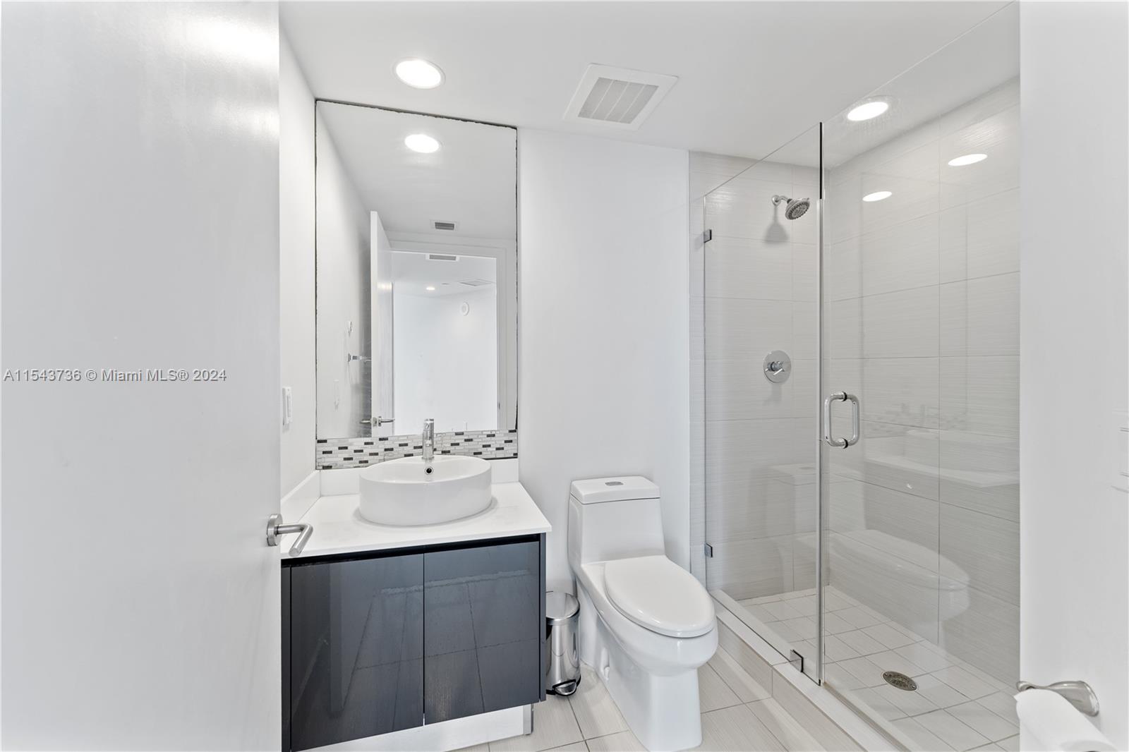 31 SE 6th St 1102, Miami, Florida 33131, 2 Bedrooms Bedrooms, ,2 BathroomsBathrooms,Residential,For Sale,31 SE 6th St 1102,A11543736
