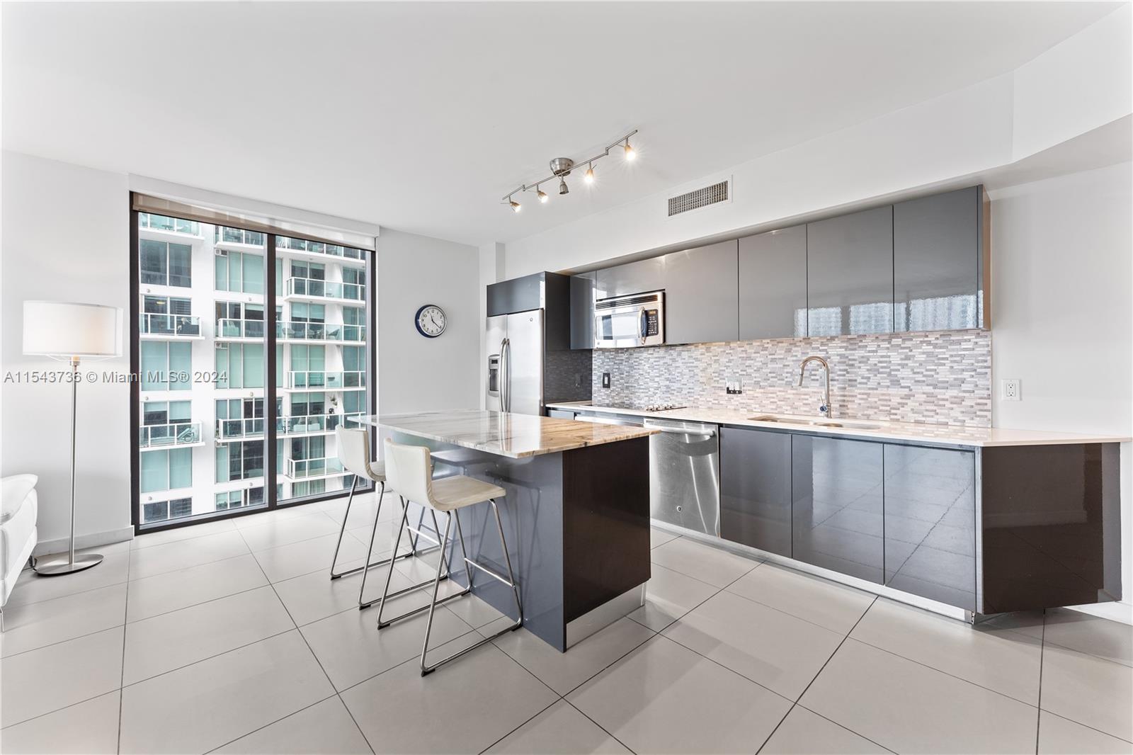 31 SE 6th St 1102, Miami, Florida 33131, 2 Bedrooms Bedrooms, ,2 BathroomsBathrooms,Residential,For Sale,31 SE 6th St 1102,A11543736