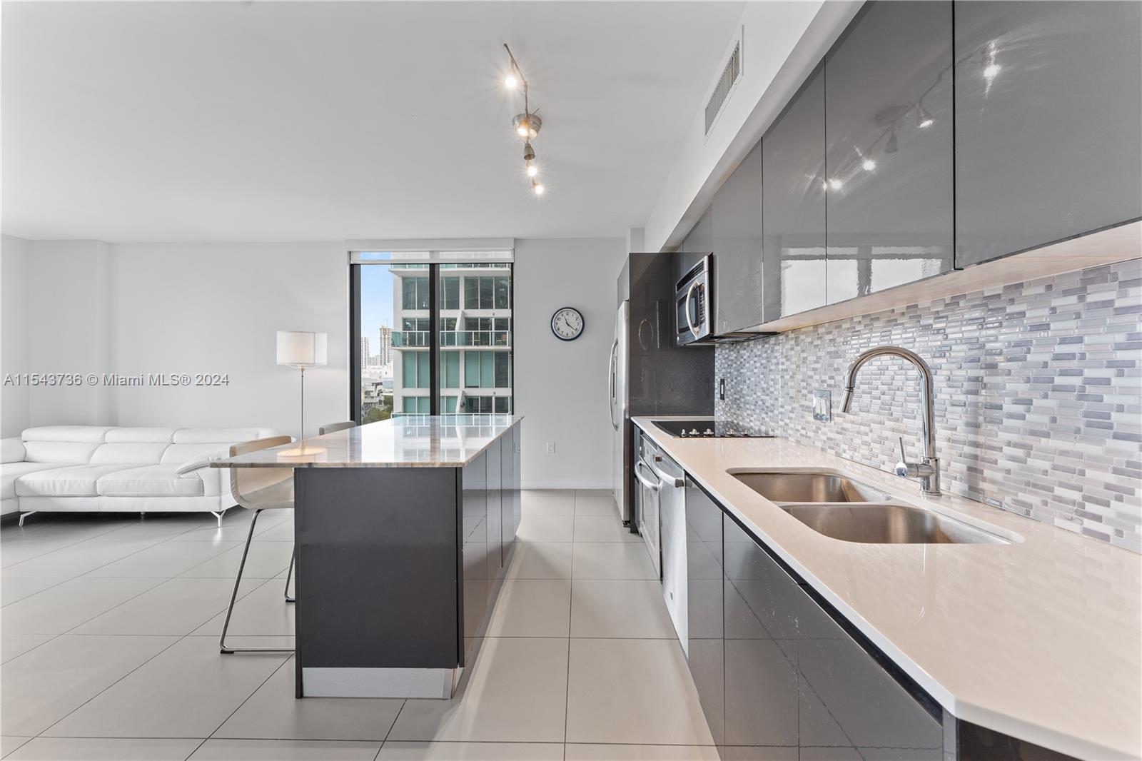 31 SE 6th St 1102, Miami, Florida 33131, 2 Bedrooms Bedrooms, ,2 BathroomsBathrooms,Residential,For Sale,31 SE 6th St 1102,A11543736