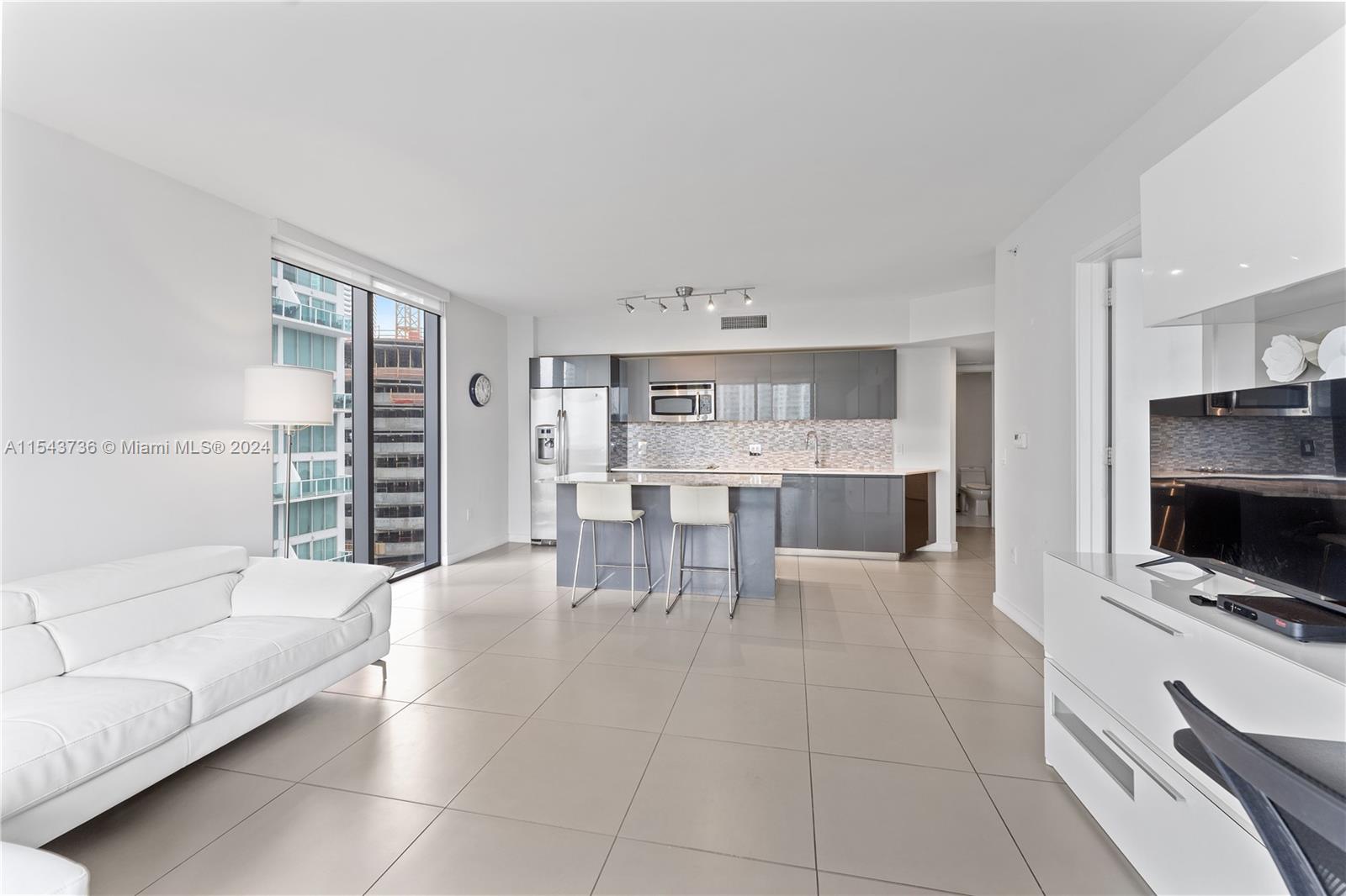 31 SE 6th St 1102, Miami, Florida 33131, 2 Bedrooms Bedrooms, ,2 BathroomsBathrooms,Residential,For Sale,31 SE 6th St 1102,A11543736