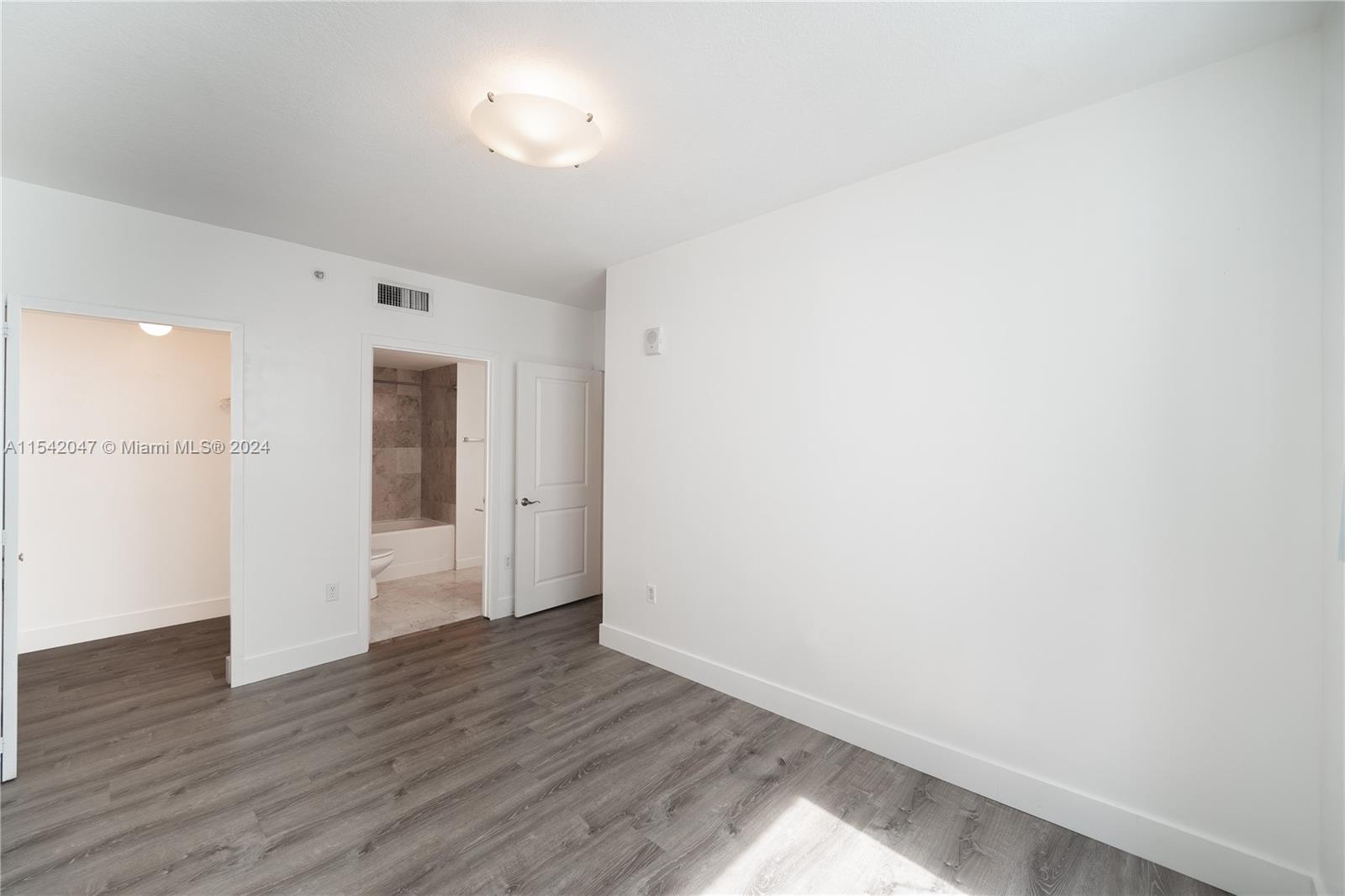 170 SE 14th St 2204, Miami, Florida 33131, 2 Bedrooms Bedrooms, ,2 BathroomsBathrooms,Residentiallease,For Rent,170 SE 14th St 2204,A11542047
