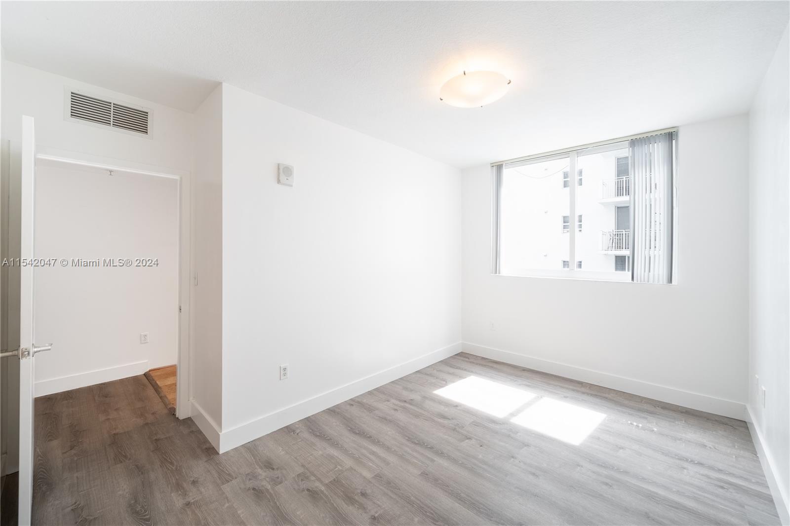 170 SE 14th St 2204, Miami, Florida 33131, 2 Bedrooms Bedrooms, ,2 BathroomsBathrooms,Residentiallease,For Rent,170 SE 14th St 2204,A11542047